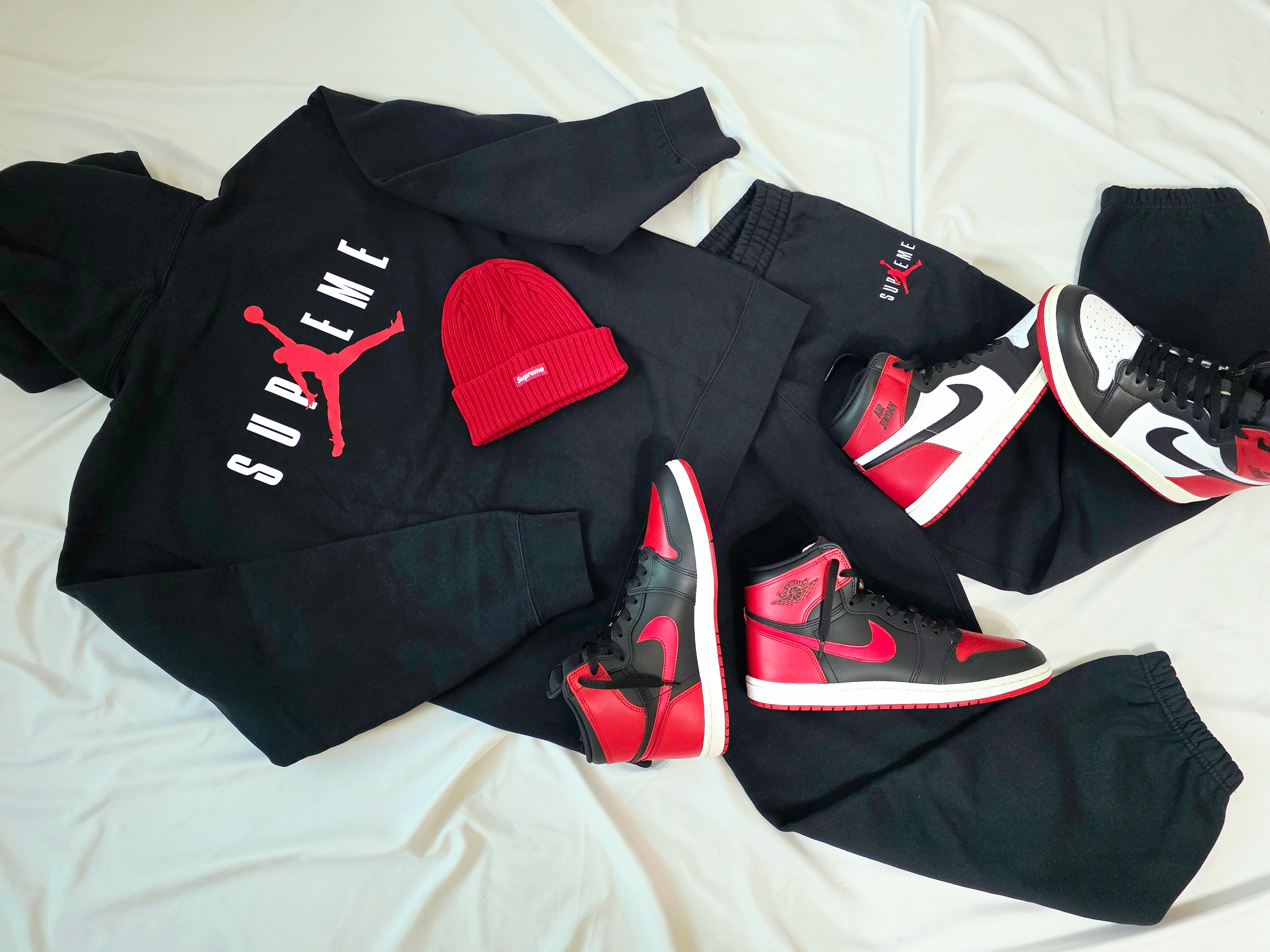 Jordan 1 High 85 Bred, Supreme x Jordan Hooded Sweatshirt Black - 24FW 착용 스타일 - 1