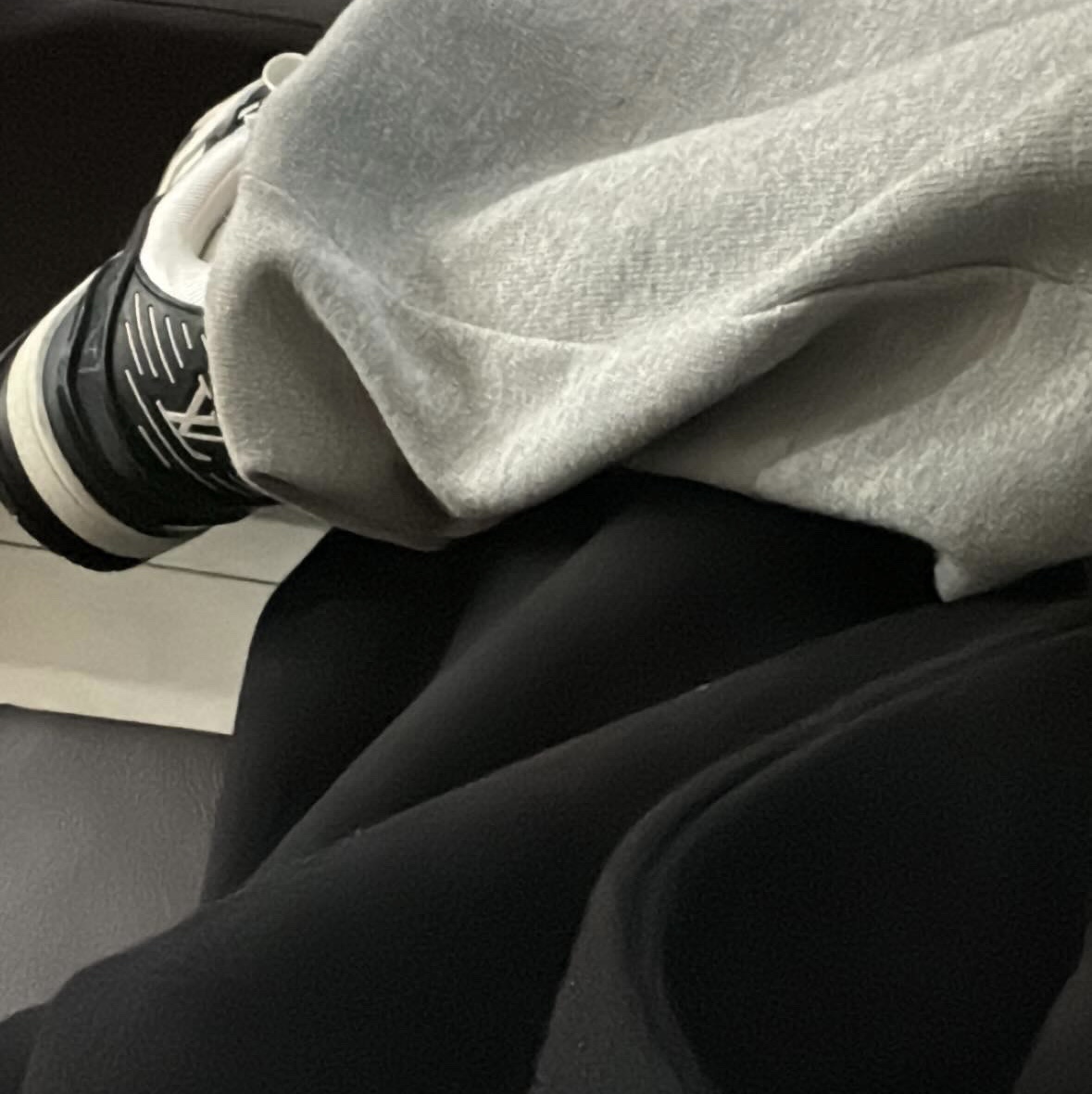 Louis Vuitton LV Trainer Sneakers Monogram Denim Black, Casetify x Matin Kim iPhone Signature Magsafe Mirror Case Silver 착용 스타일 - 1