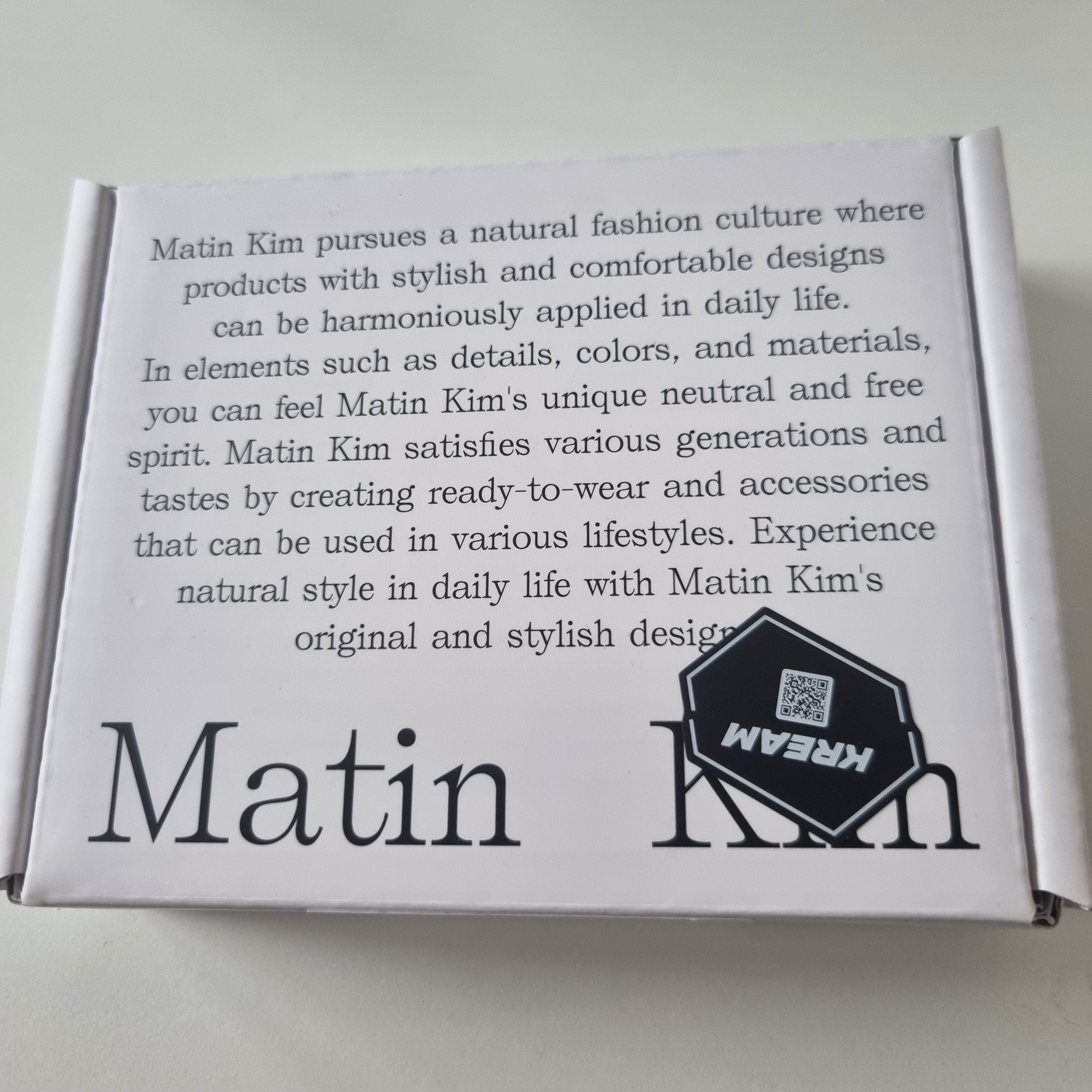 Matin Kim Vintage Card Wallet Black 착용 스타일 - 2