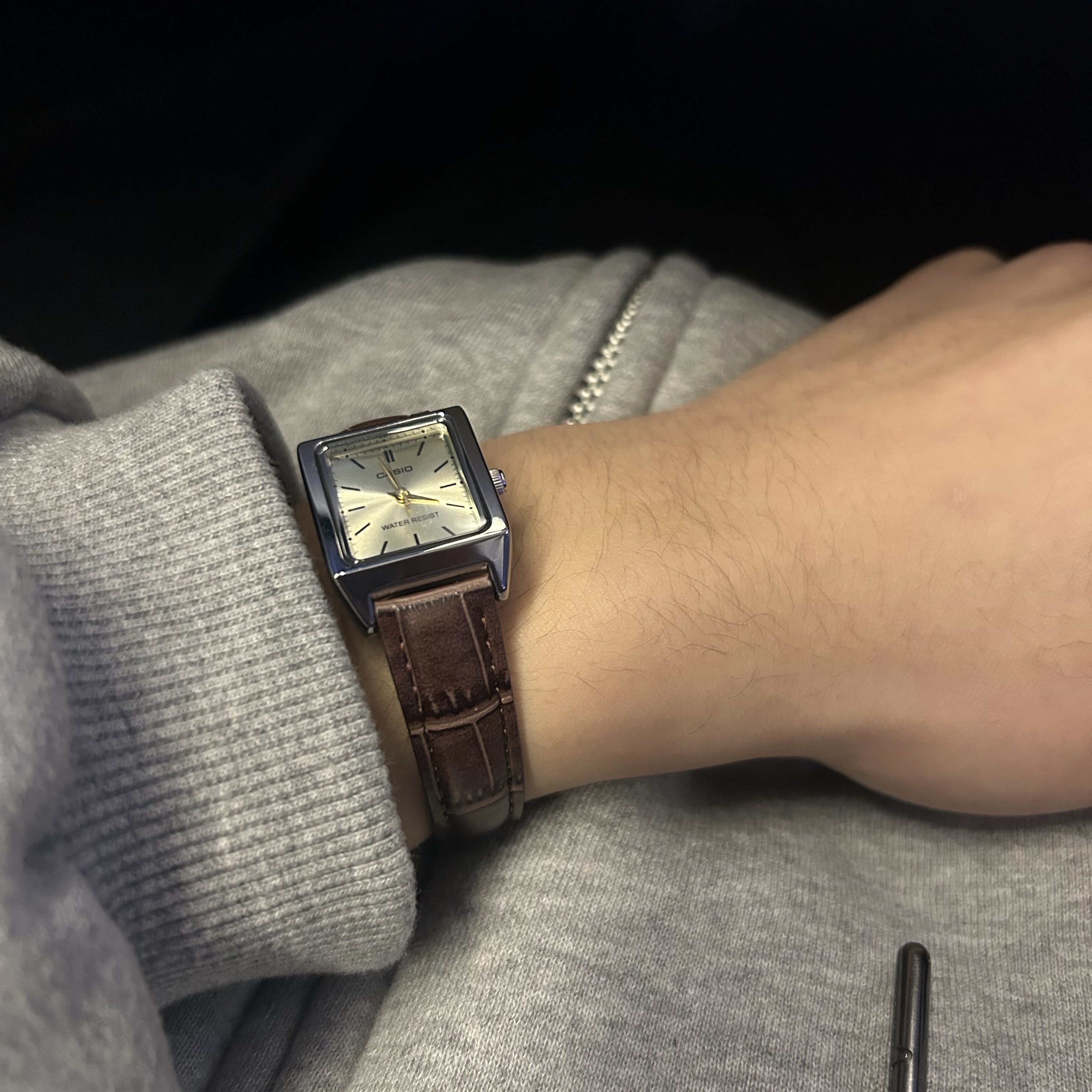 Casio LTP-V007L-9E 착용 스타일