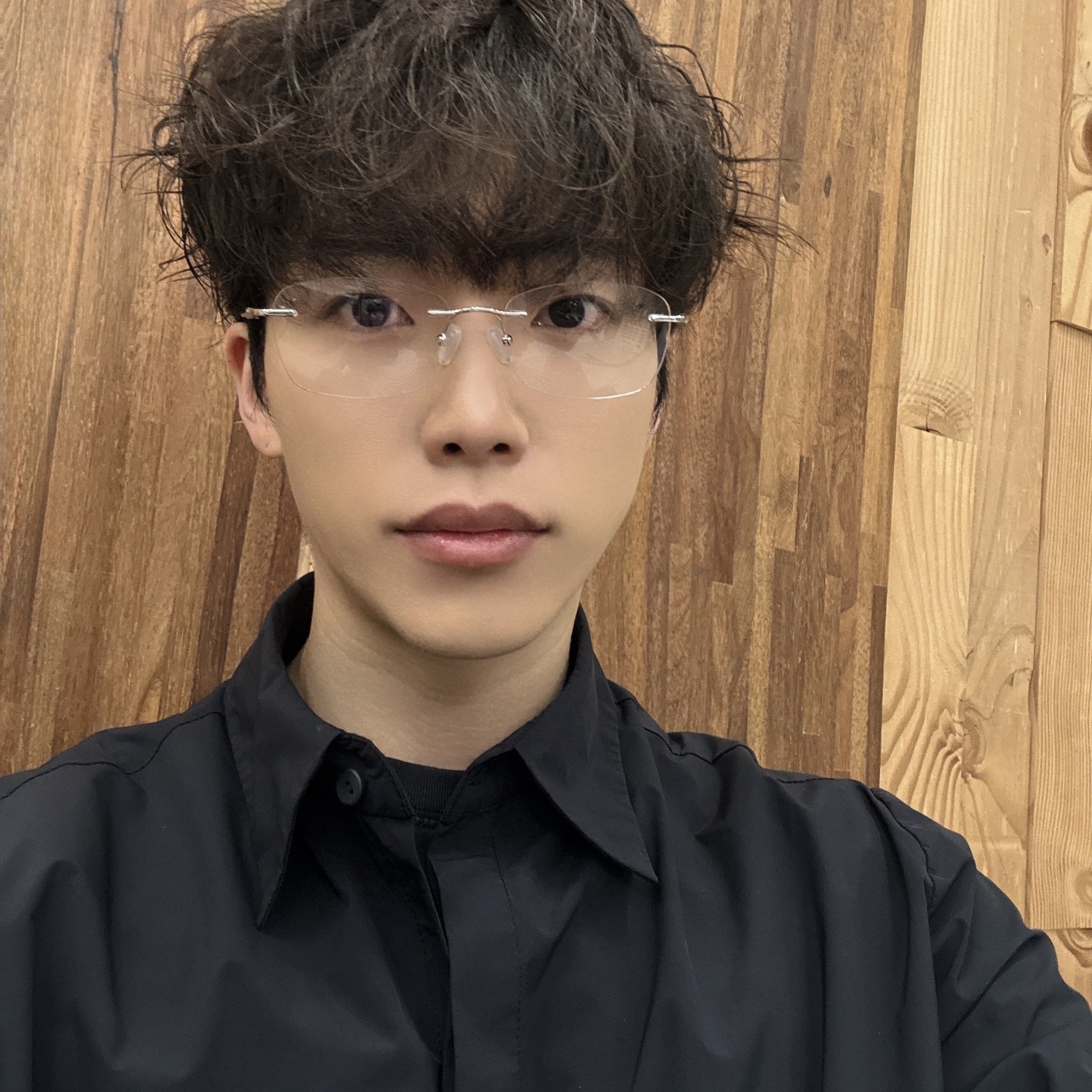 [KREAM 단독] Hangle Blue Light Silver Titan Square Rimless 착용 스타일 - 2