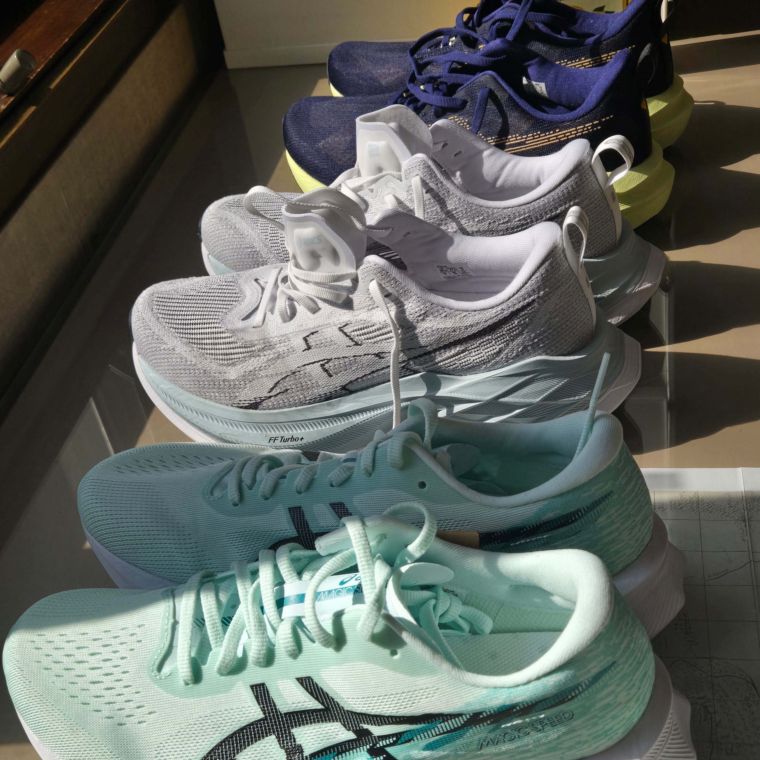 Asics Superblast 2 White Cool Grey 착용 스타일