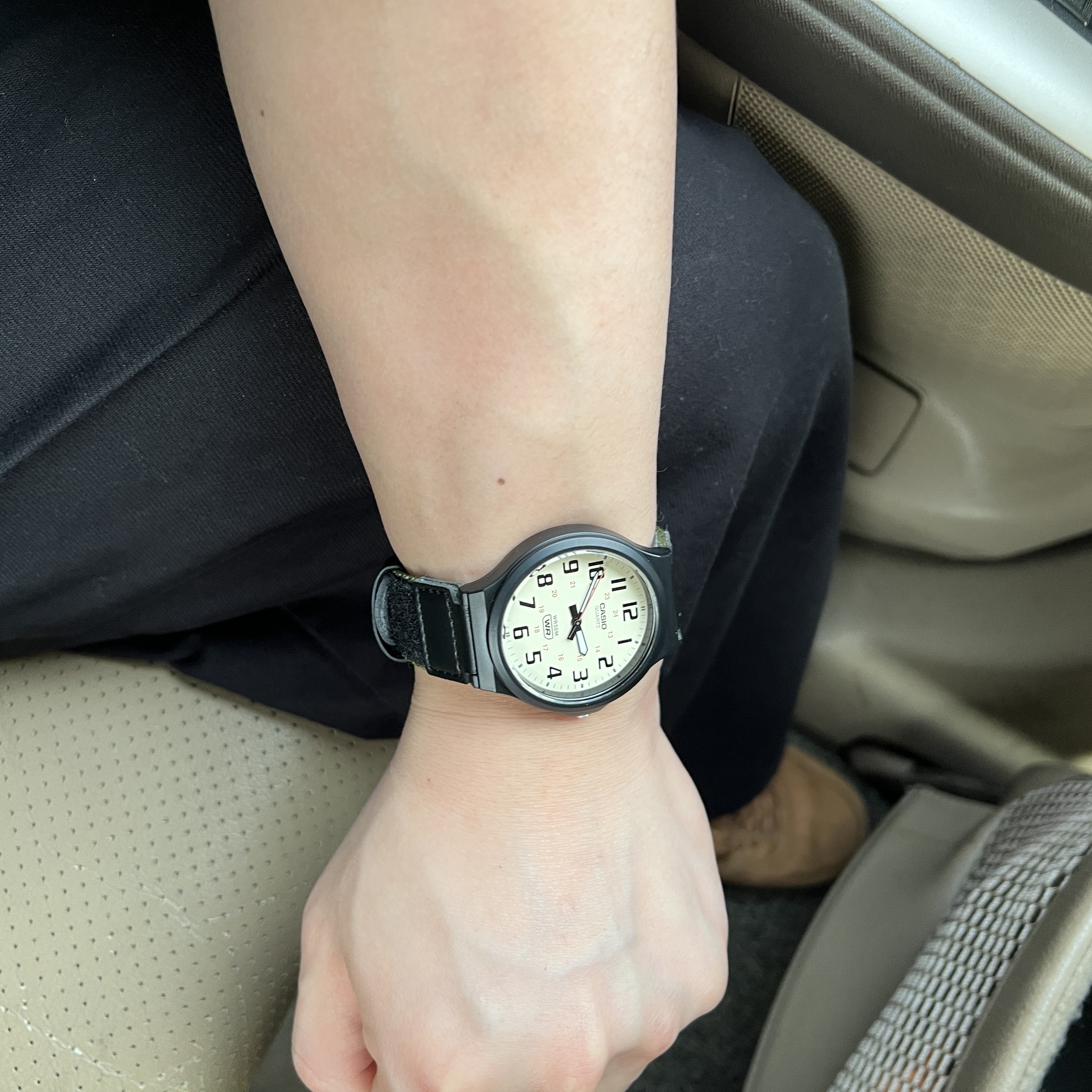 Casio MW-240B-3B 착용 스타일