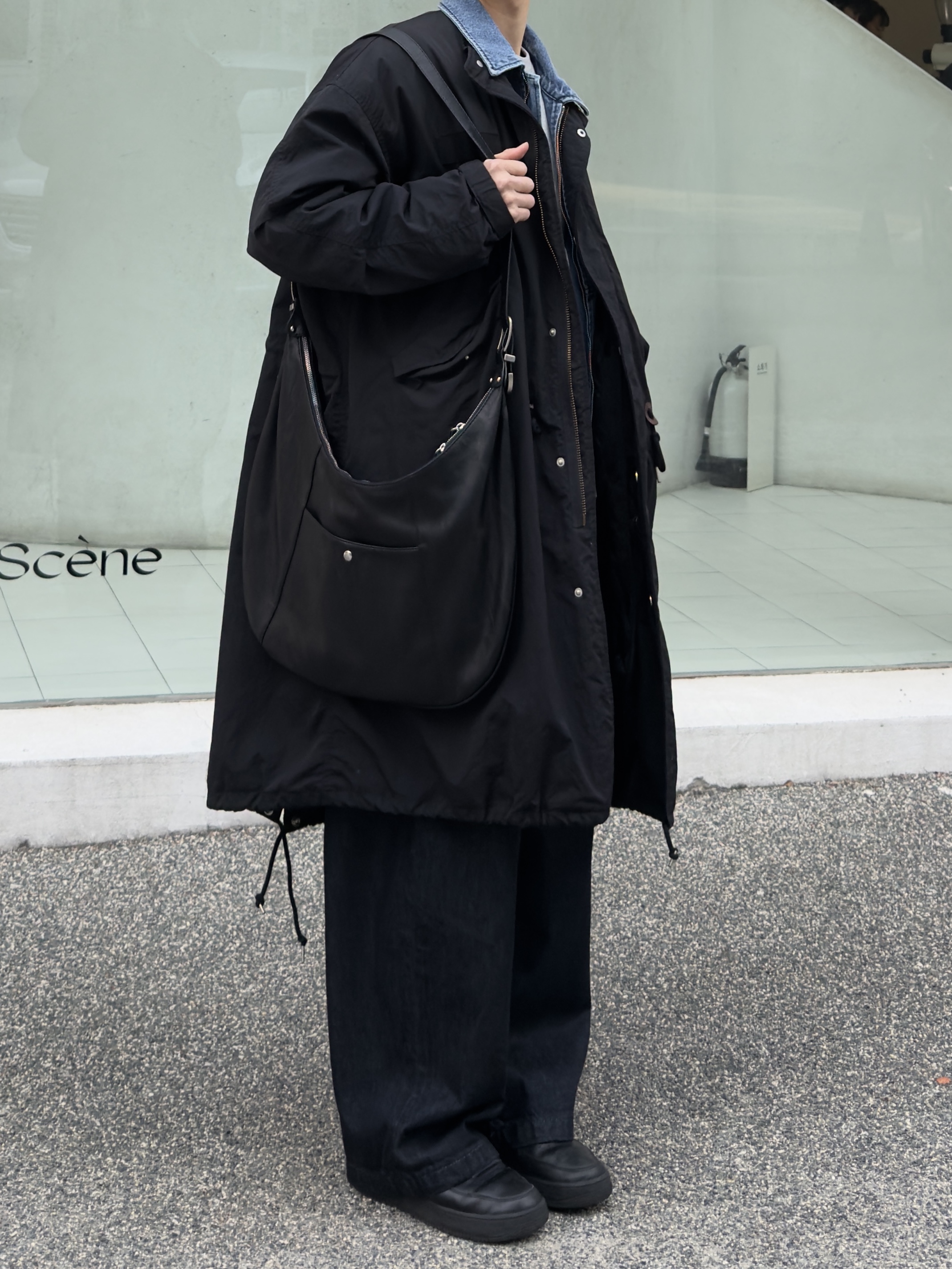 Nike Air Force 1 '07 Low Triple Black 착용 스타일 - 5