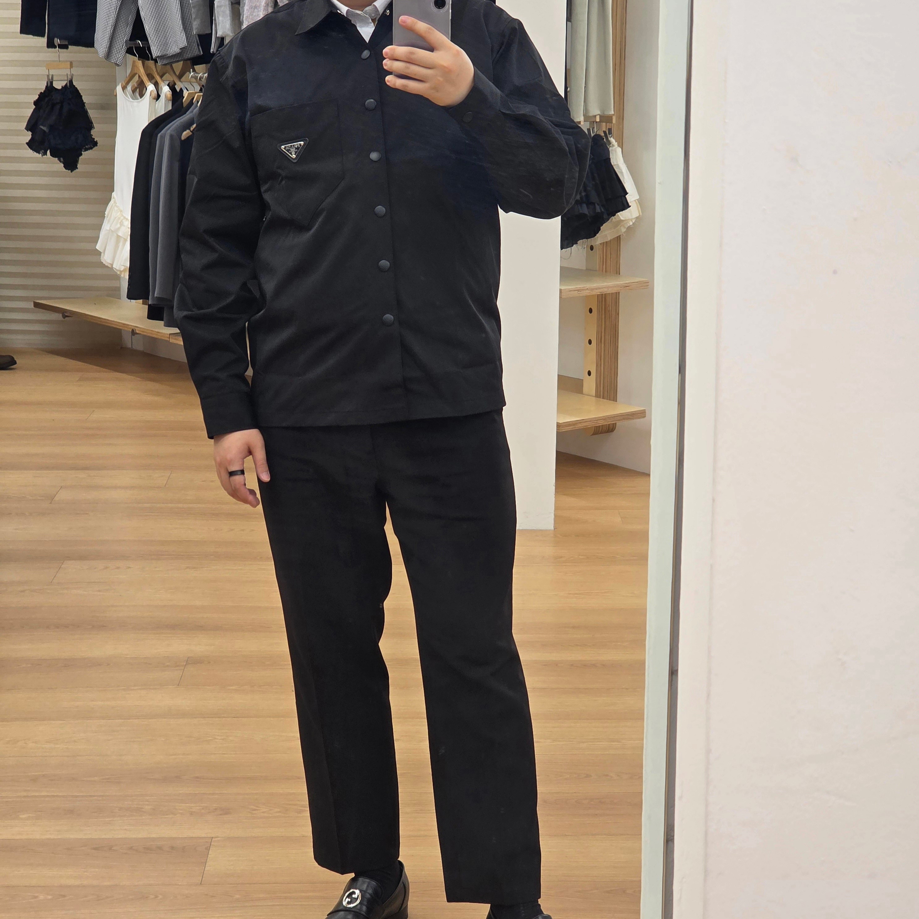 Prada Re-Nylon Shirt Black, Burberry Stretch Cotton Shirt White 착용 스타일