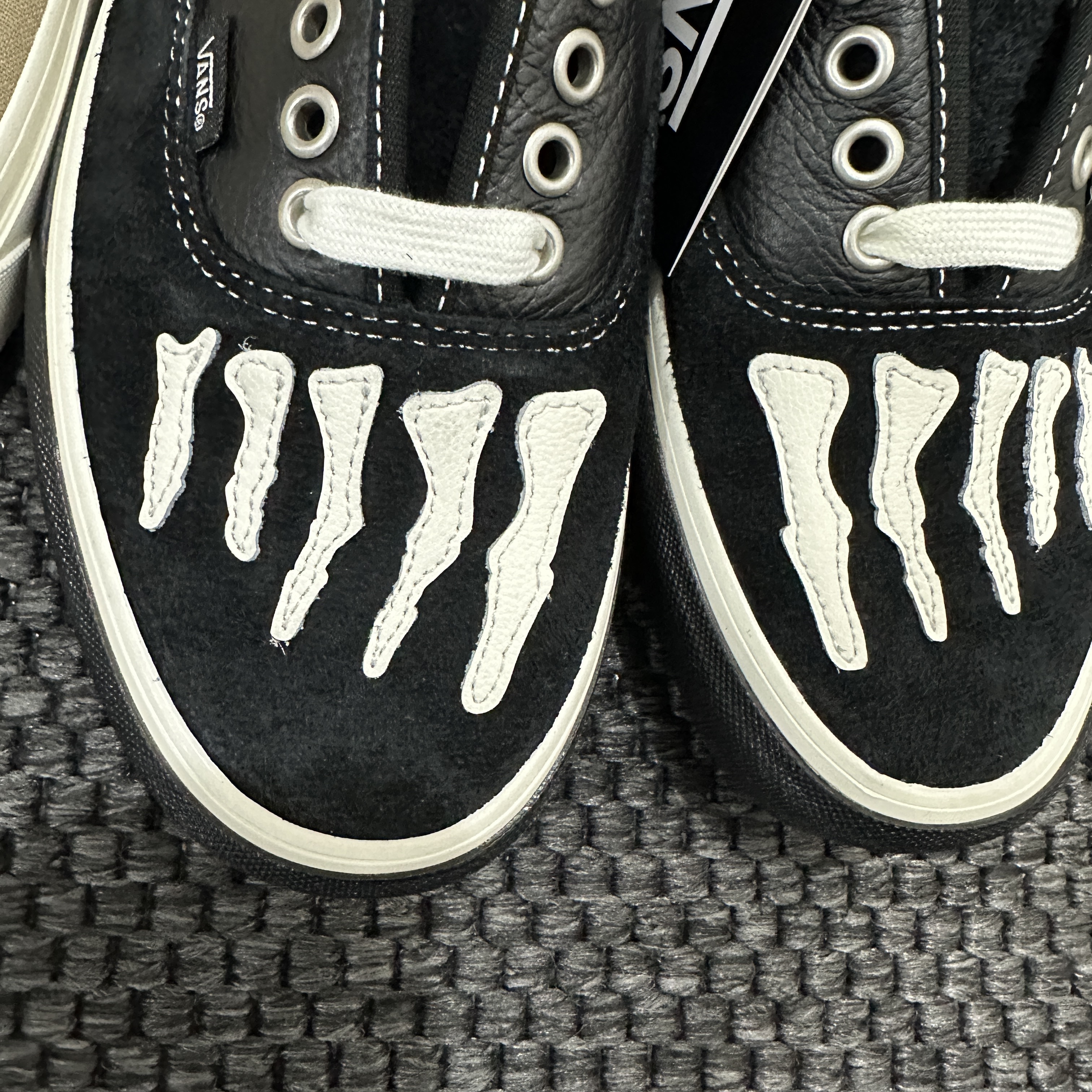 Vans x Mark SBTG Authentic Black, Vans x Mark SBTG Old Skool Incense 착용 스타일 - 2