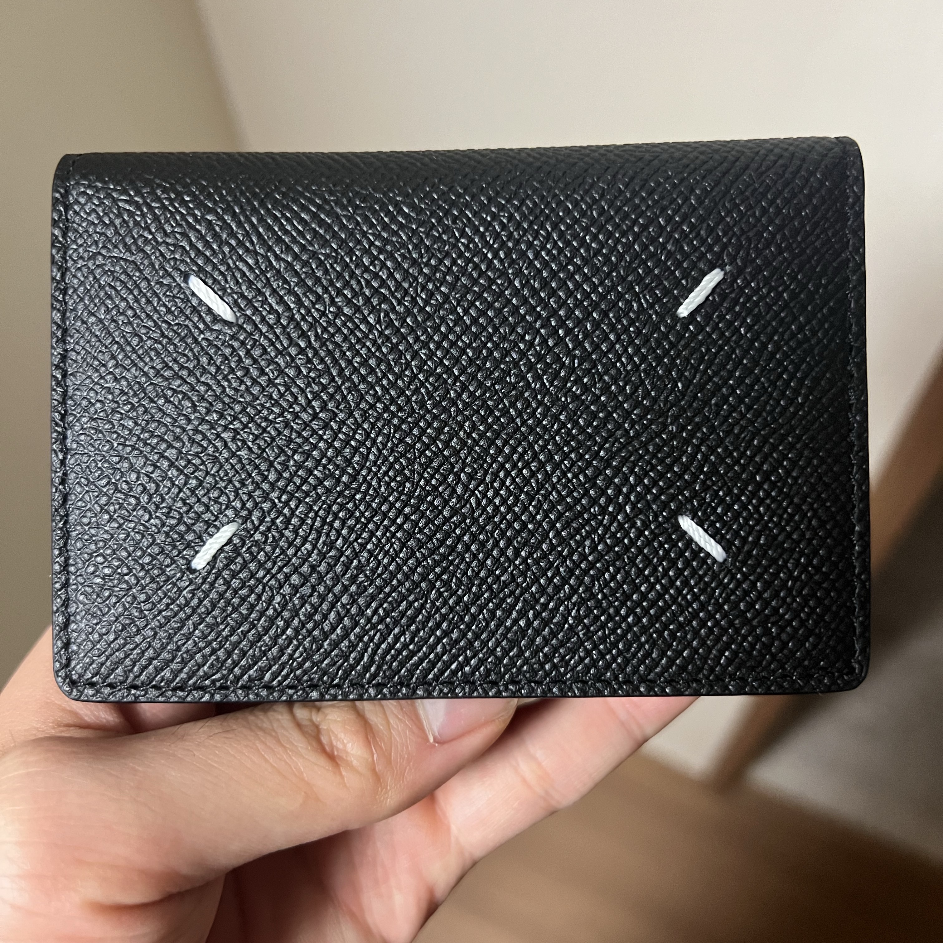 Maison Margiela Leather Bi-Fold Card Holder Black 착용 스타일