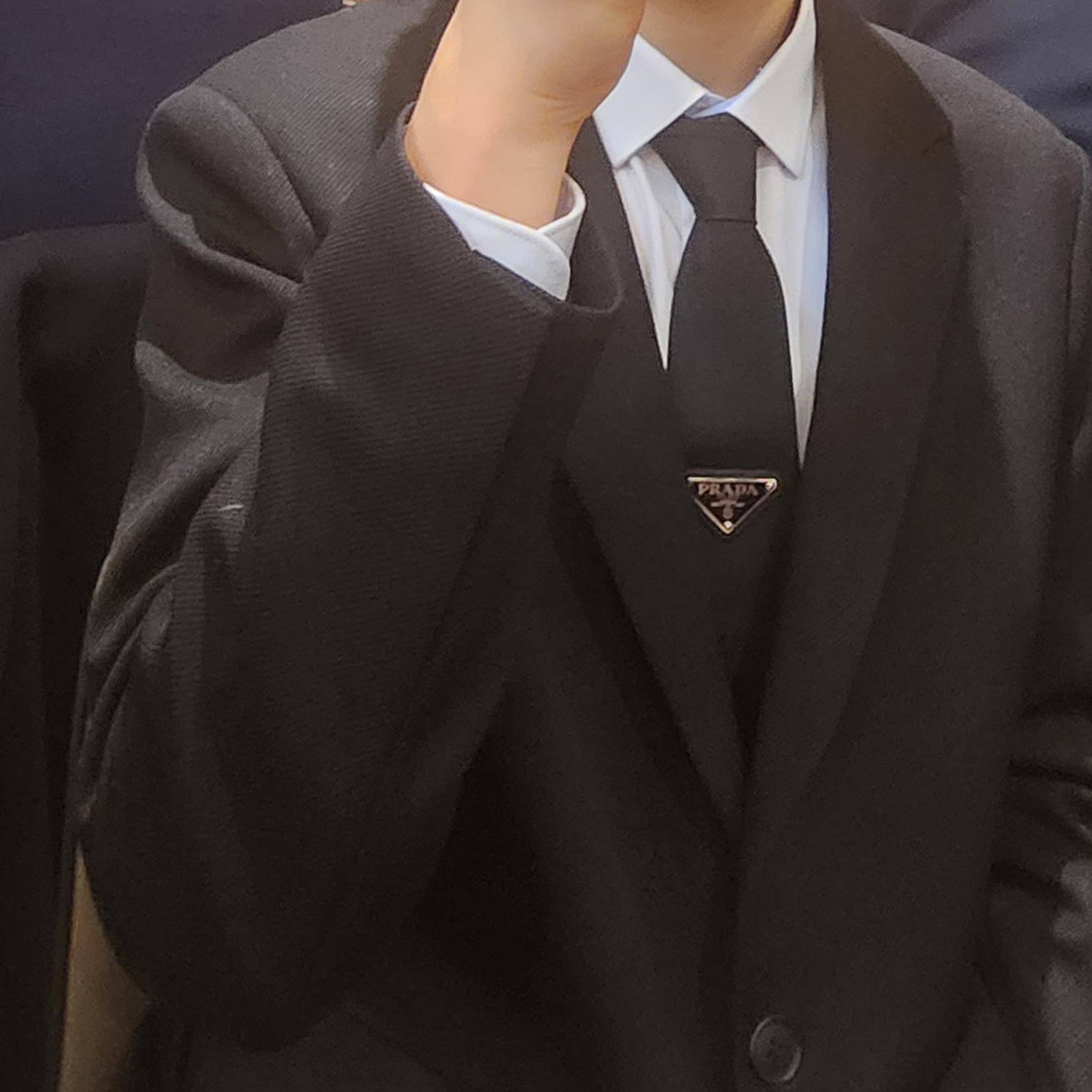 Prada Re-Nylon Gabardine Tie Black 착용 스타일