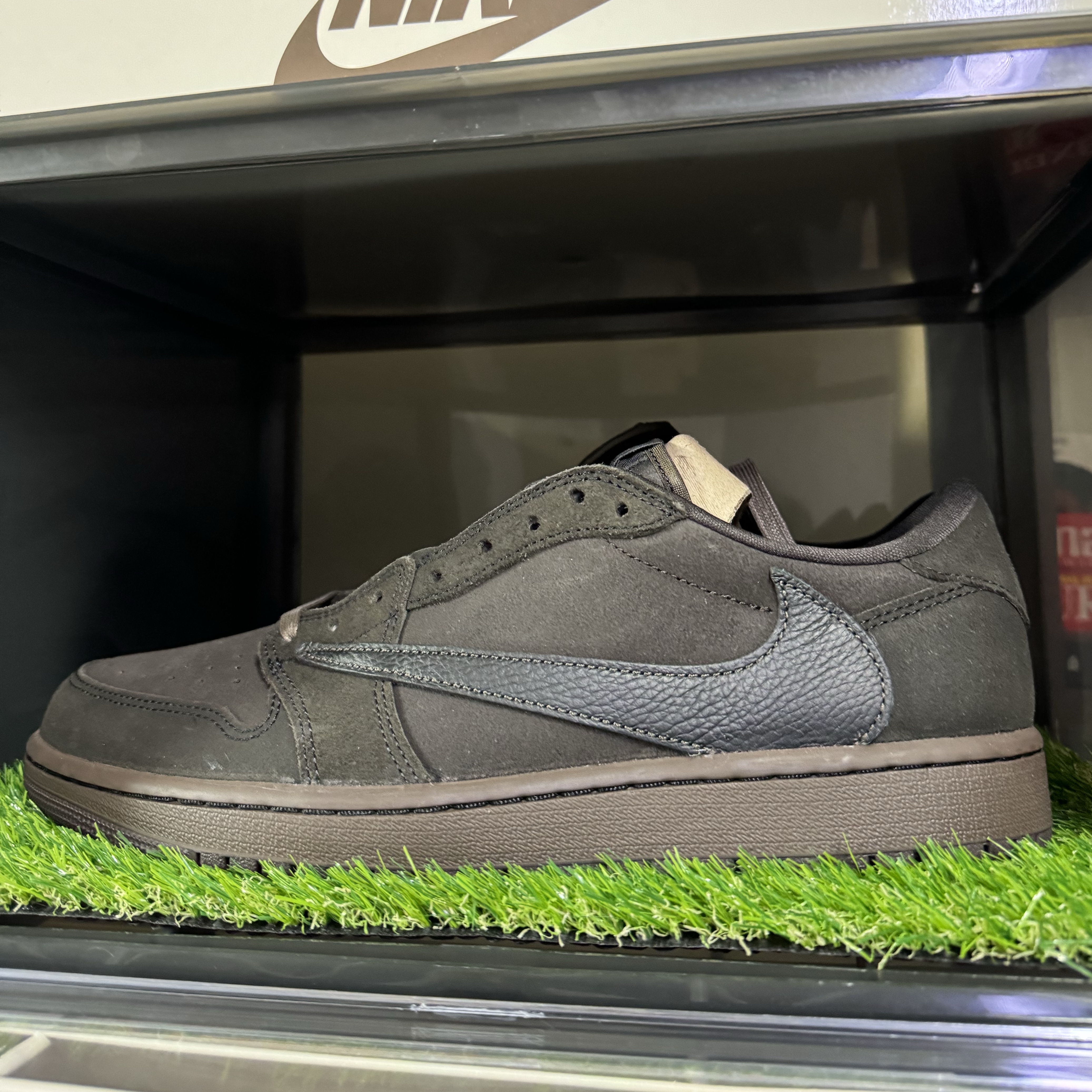 Jordan 1 x Travis Scott Retro Low OG SP Velvet Brown and Dark Mocha 착용 스타일
