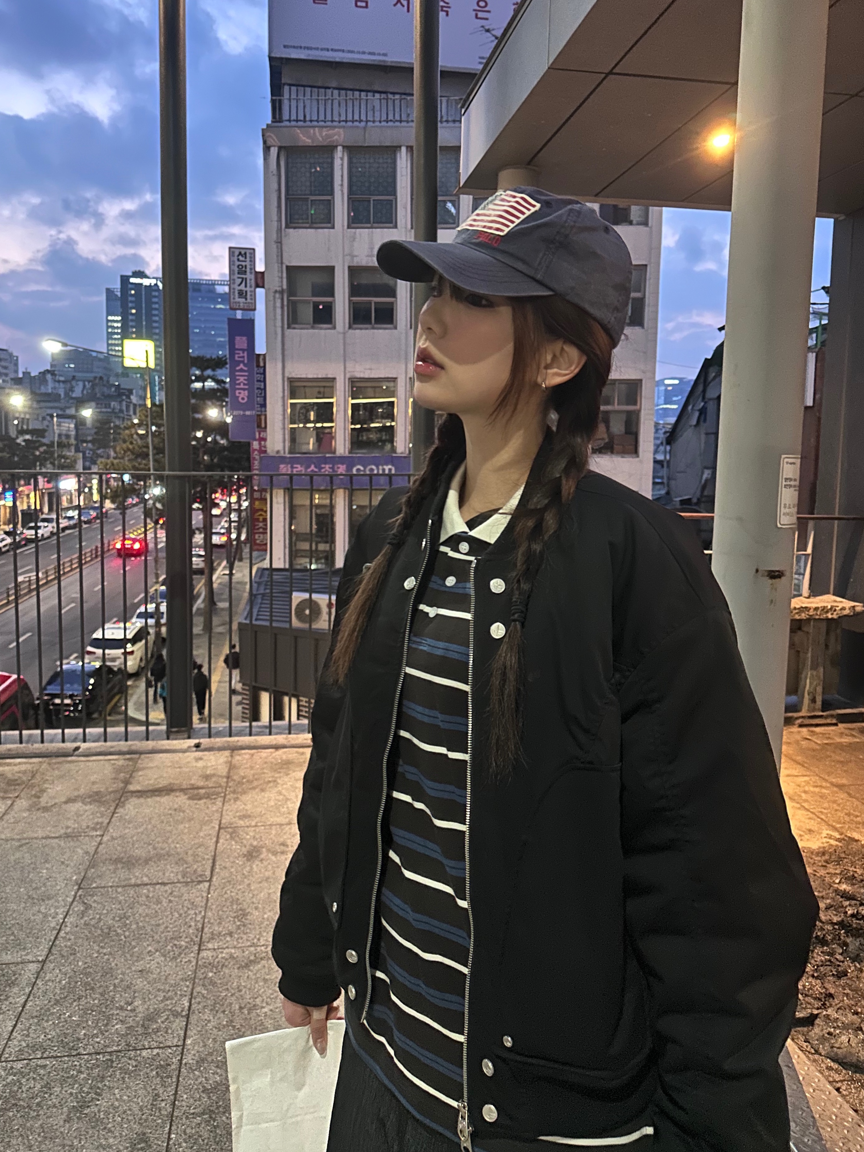 (W) 나이키 샥스 TL 블랙 앤 맥스 오렌지, 나이키 샥스 블랙 다이나믹 옐로우 착용 스타일 - 4