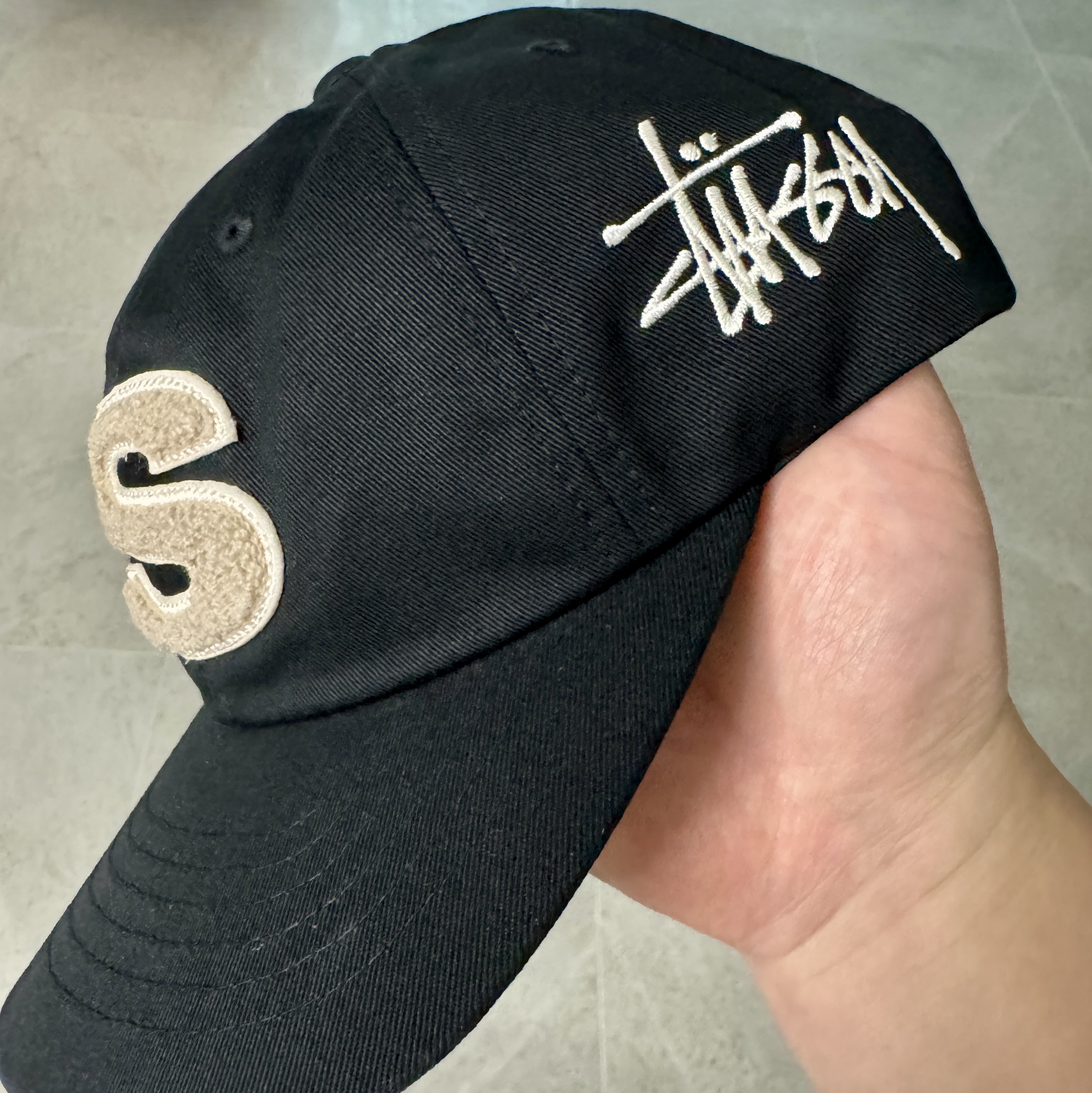 Stussy Chenille S Low Pro Cap Shadow, Stussy Buana Pigment Dyed T-Shirt Natural 착용 스타일 - 2