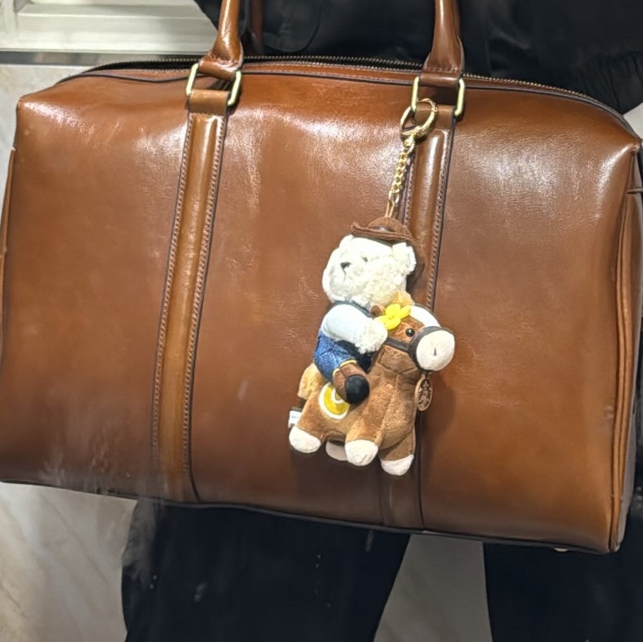 Louis Vuitton LV Trainer Sneakers Monogram Denim Black, Casetify x Matin Kim iPhone Signature Magsafe Mirror Case Silver 착용 스타일 - 8