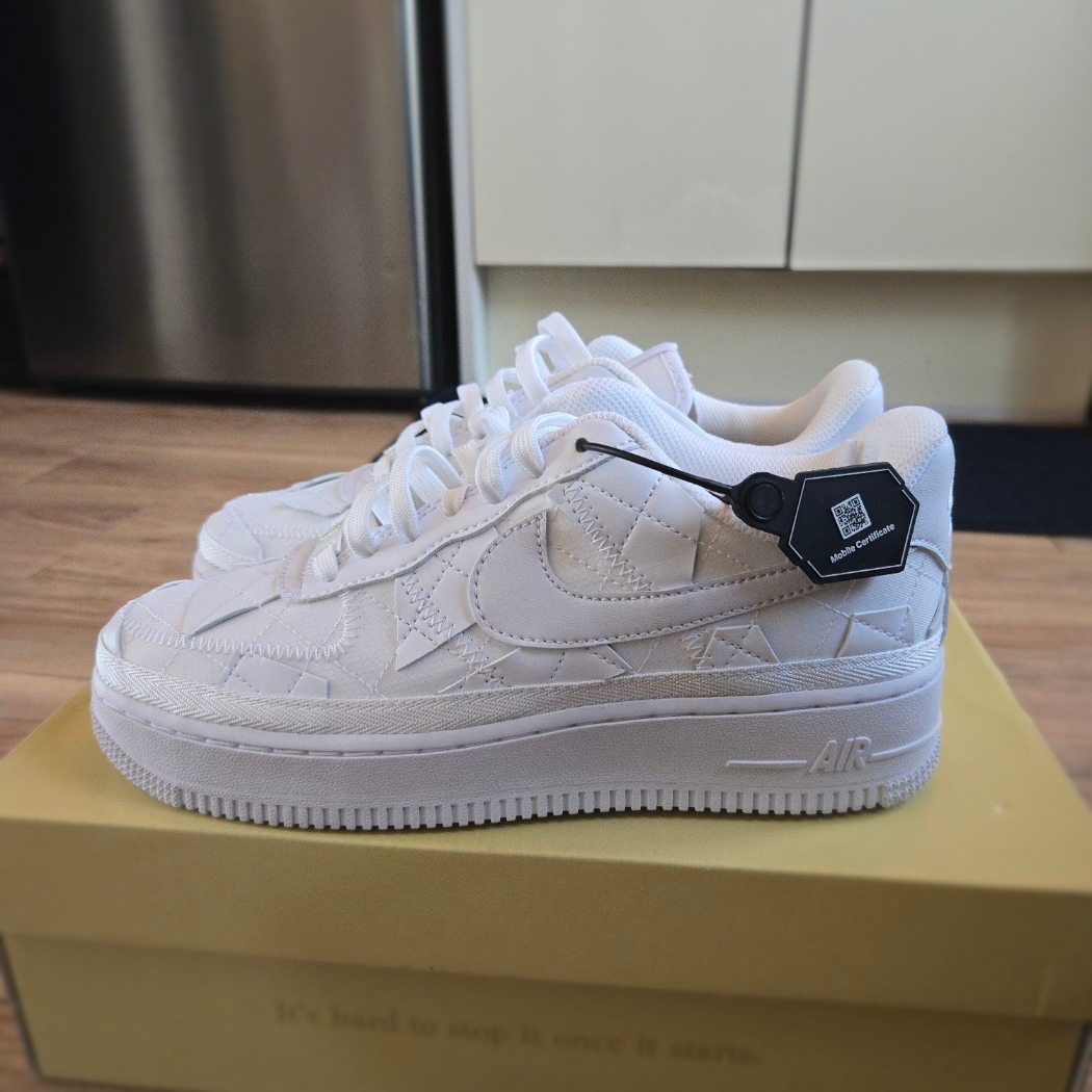 Nike x Billie Eilish Air Force 1 Low SP Triple White 착용 스타일 - 2