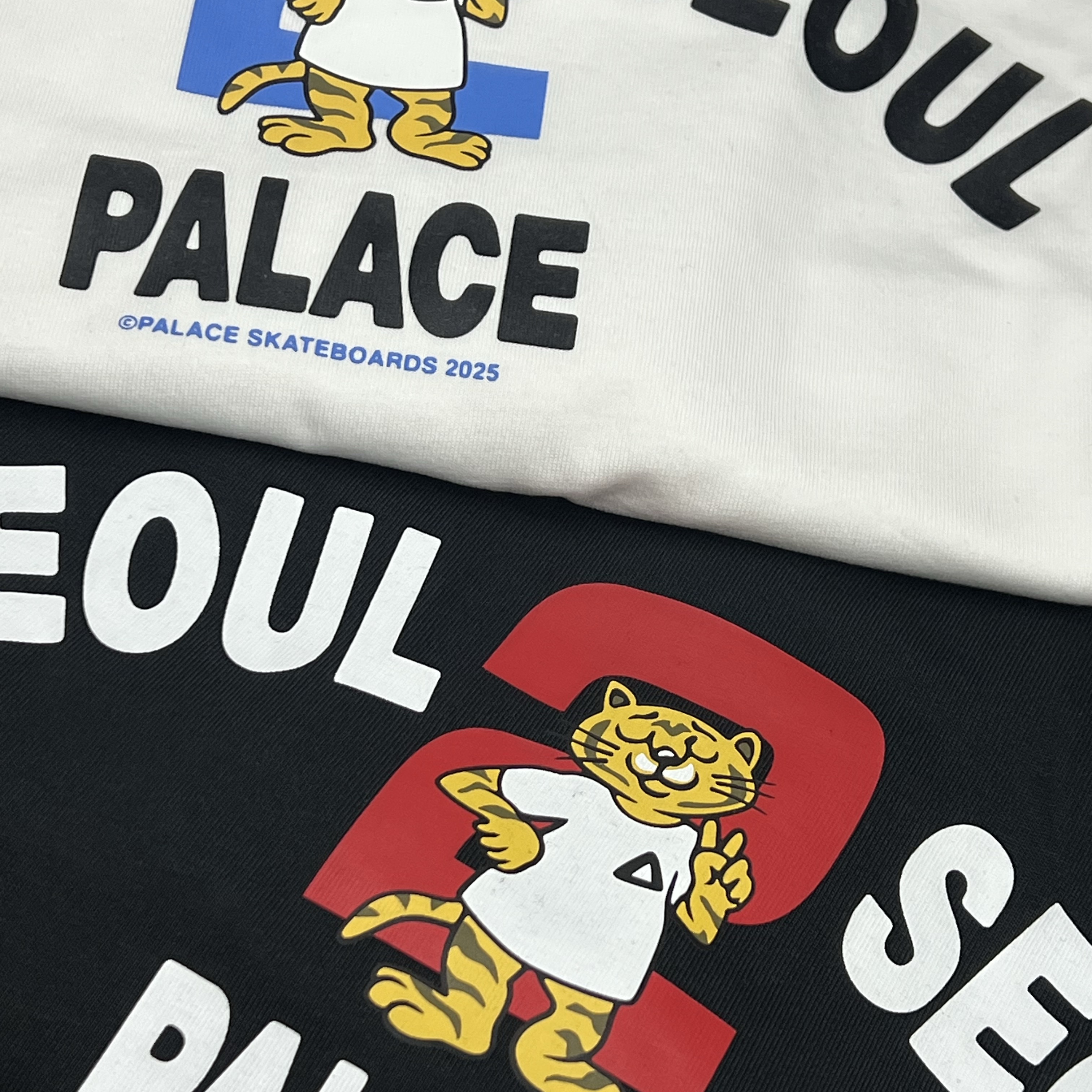 Palace Seoul 2 Seoul T-Shirt Black - 25SS, Palace Seoul 2 Seoul T-Shirt White - 25SS 착용 스타일