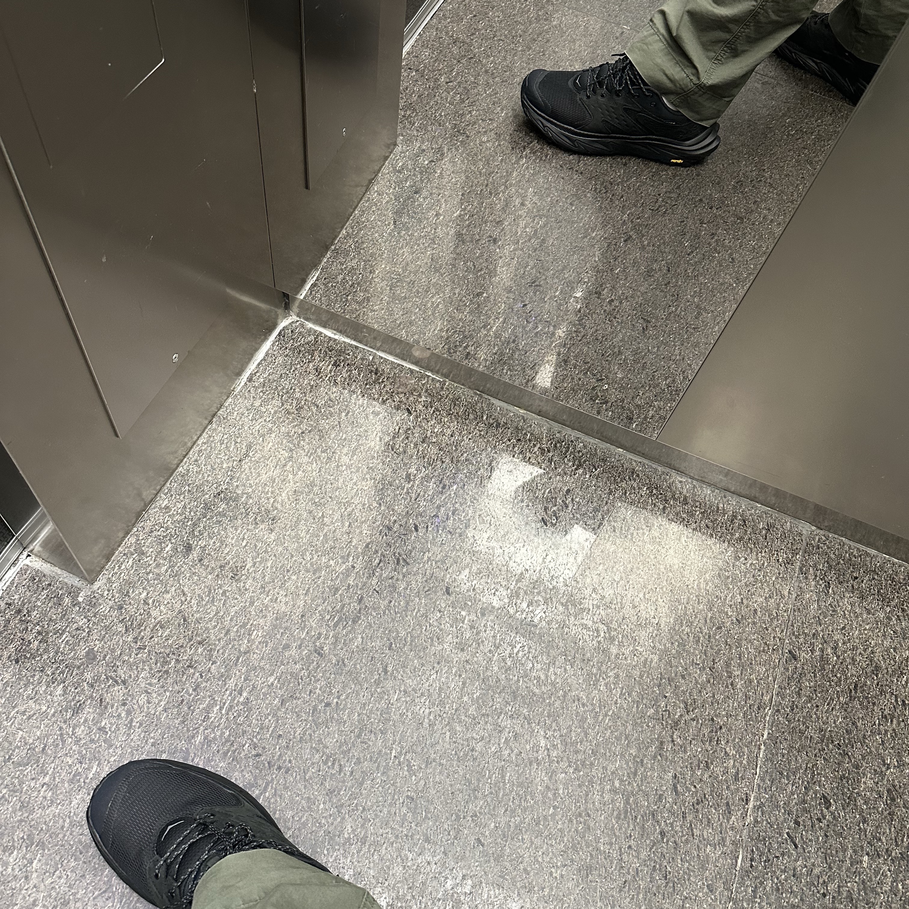 Hoka Anacapa 2 Low GTX Black 착용 스타일 - 1