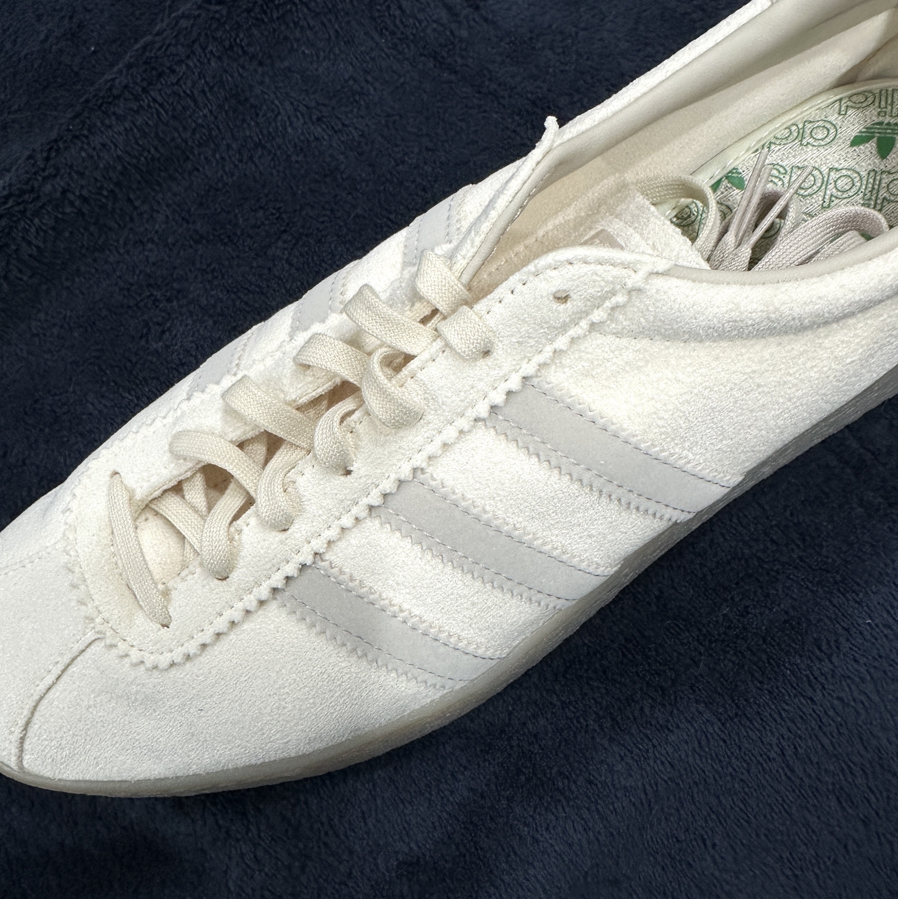 Adidas Tobacco Gruen Cream White Bliss 착용 스타일
