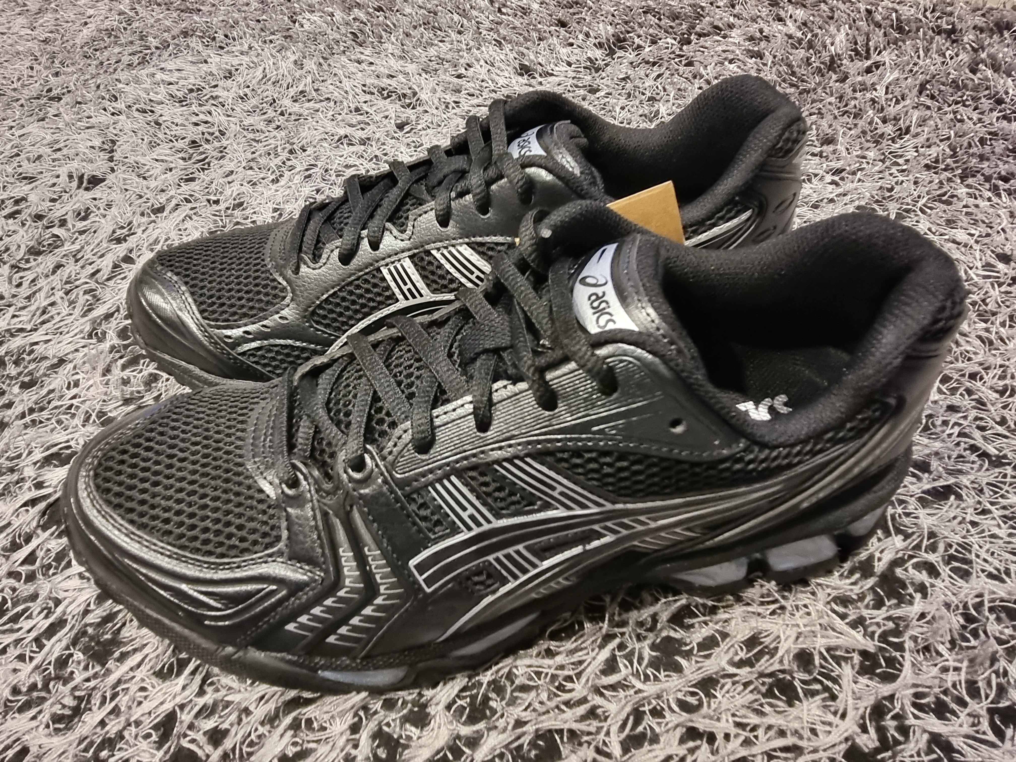 Asics Gel-Kayano 14 Black Pure Silver 착용 스타일 - 1
