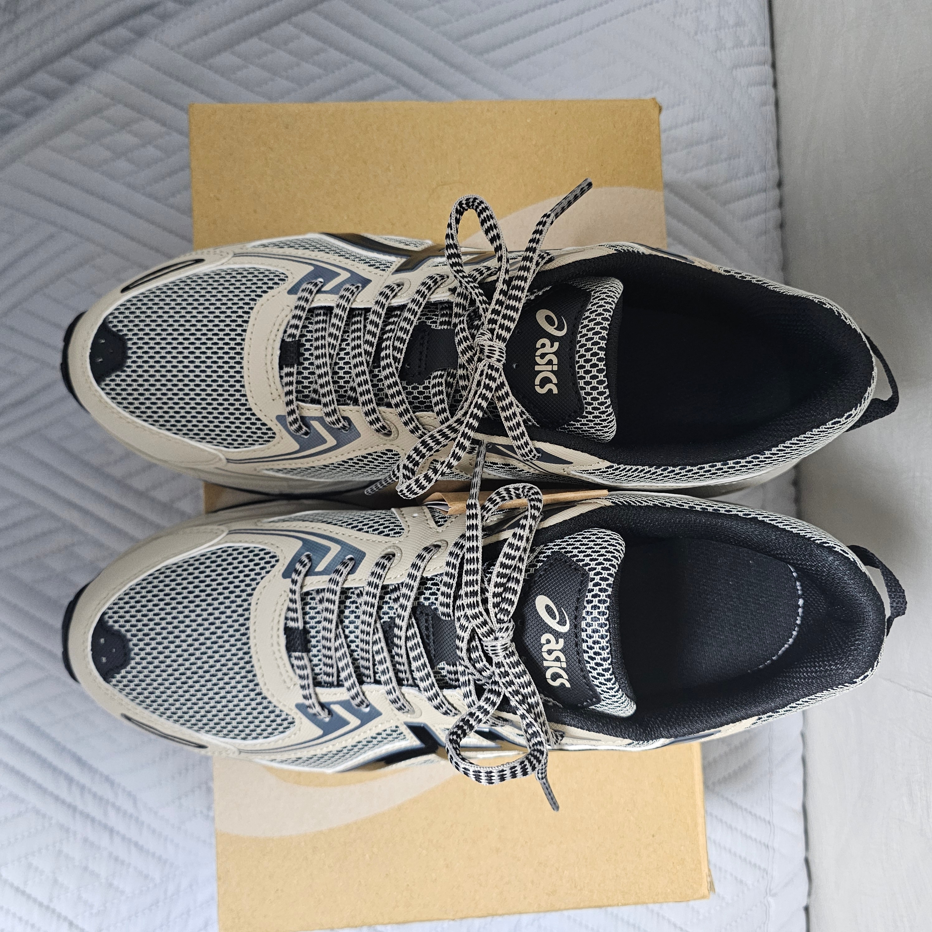 Asics Gel-Venture 6 Feather Grey Black 착용 스타일