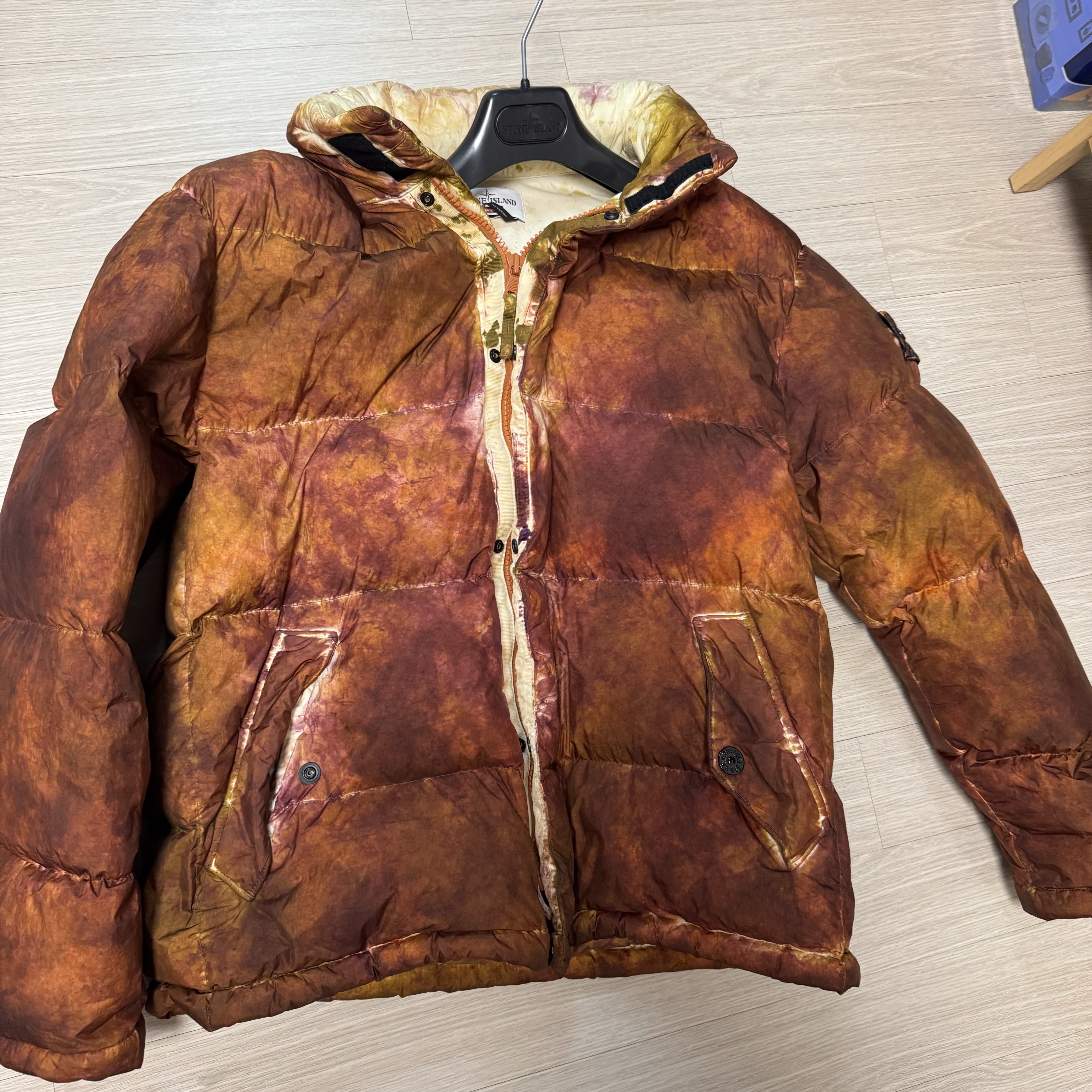 Chrome Hearts Cemetery Hollywood Fleece Zip-Up Hoodie Black, Supreme x Stone Island Painted Camo Crinkle Down Jacket Coral - 20FW 착용 스타일 - 3