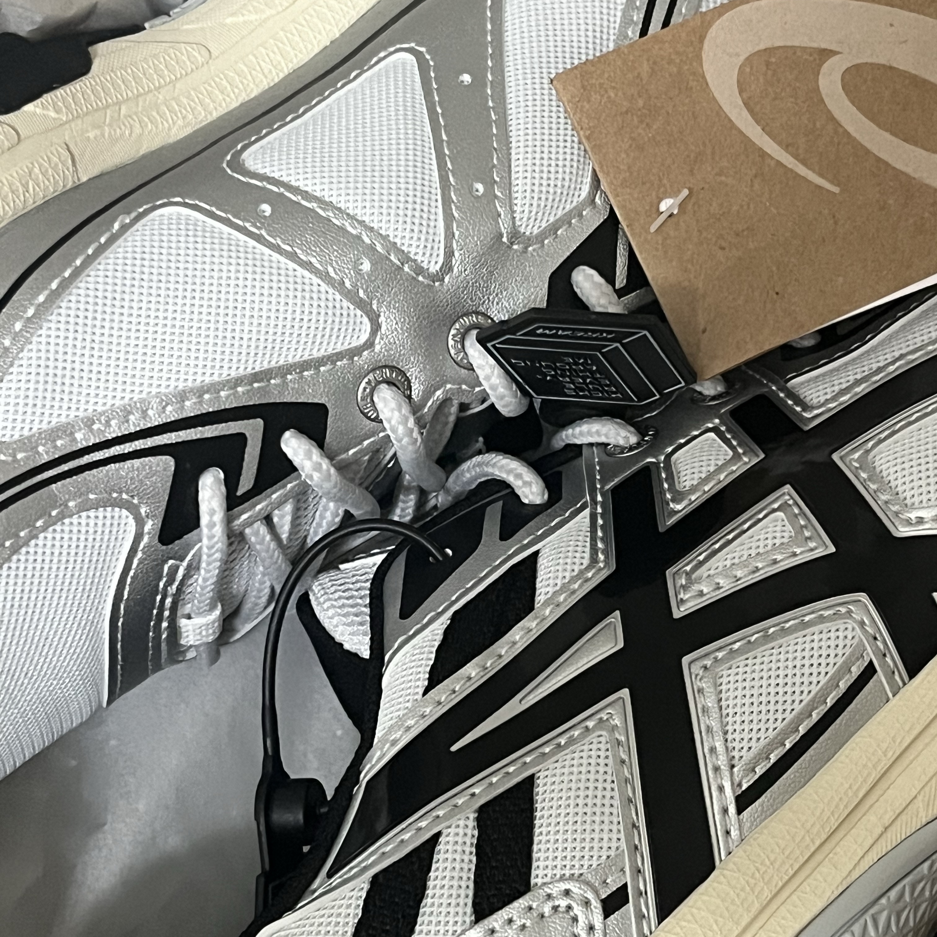 Asics Gel-Venture 6 White Black 착용 스타일