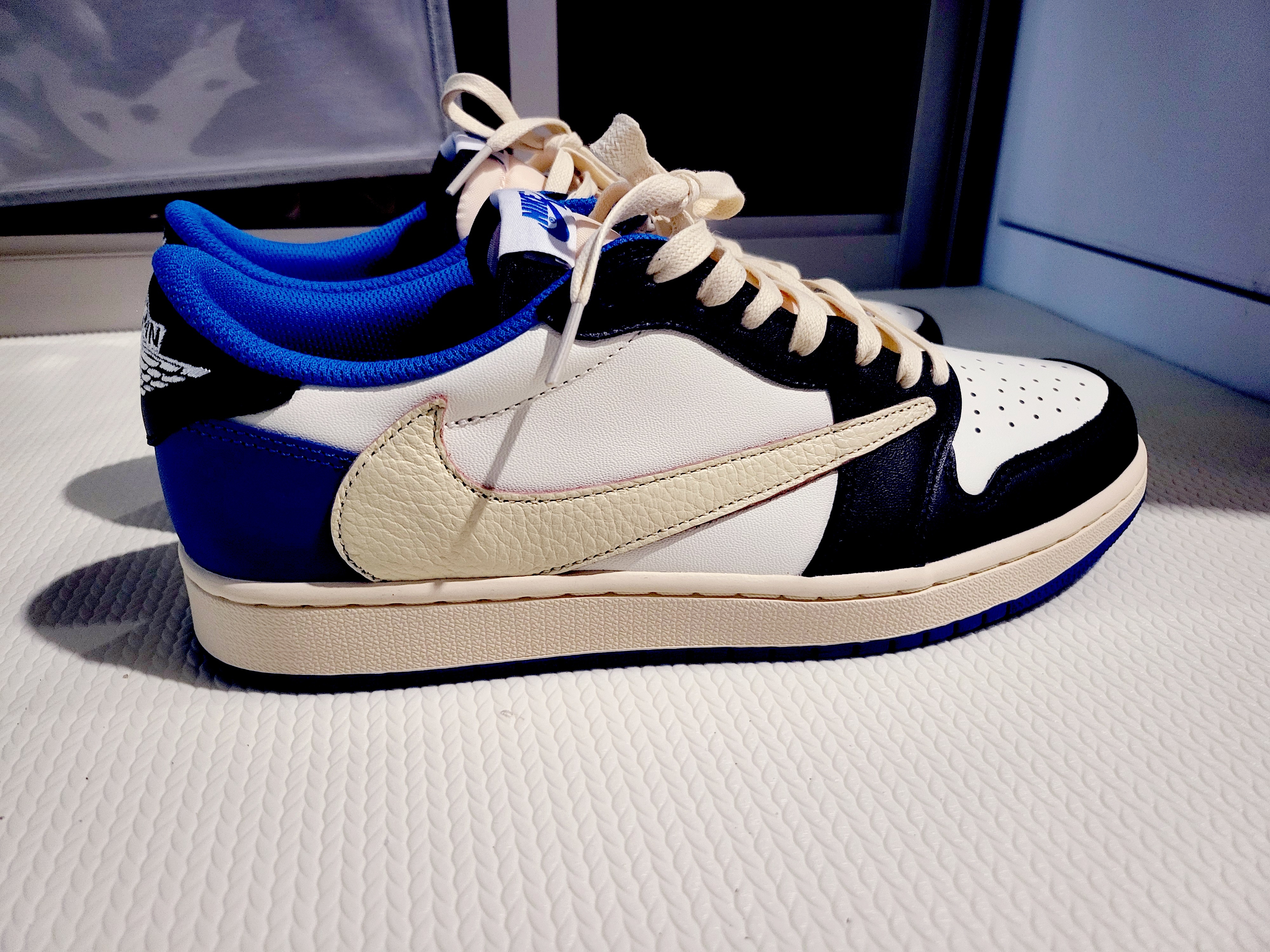 Jordan 1 x Travis Scott x Fragment Retro Low OG SP Military Blue μ°©μ© μ€νμΌ - 2