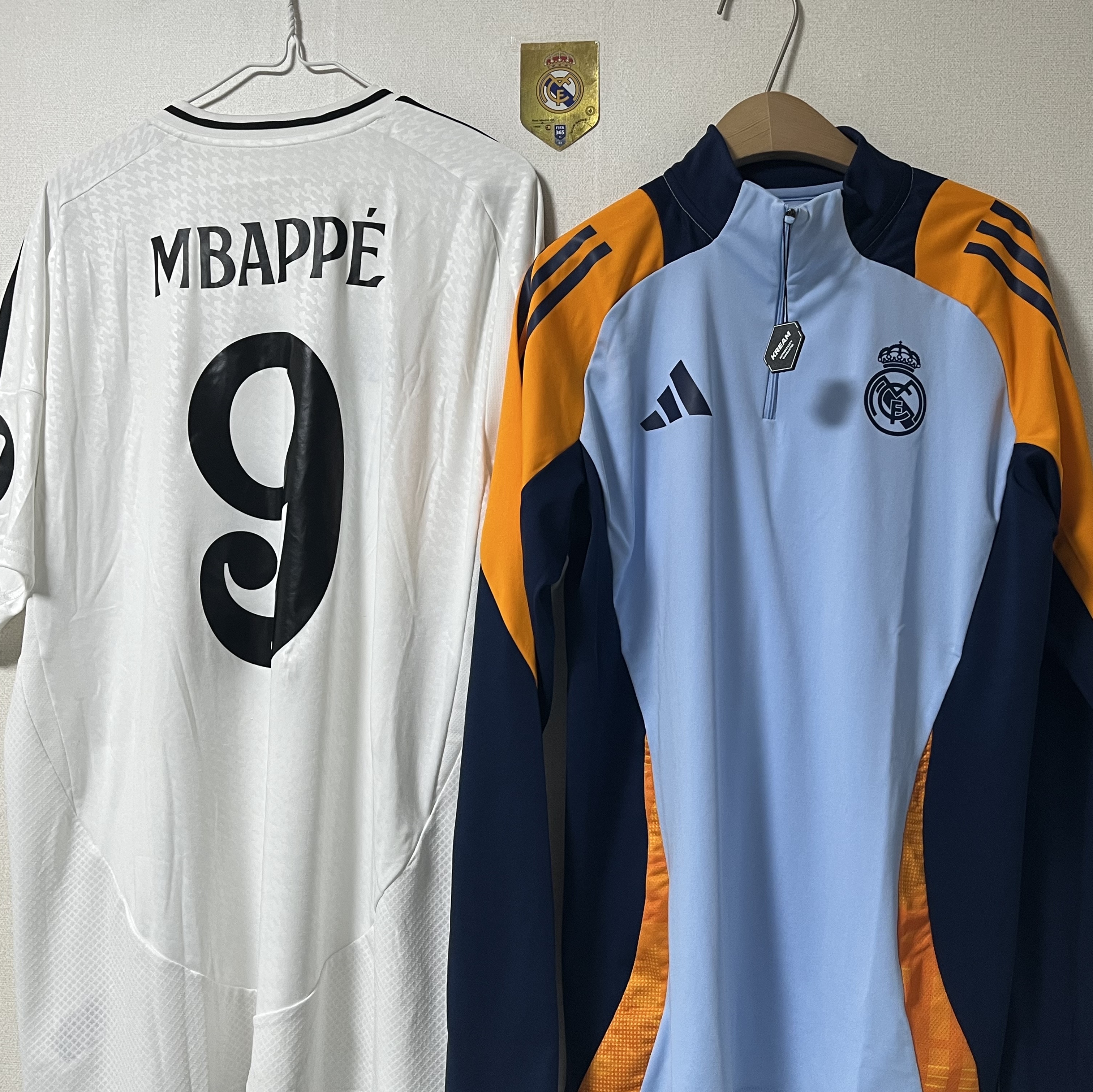 Adidas Real Madrid Tiro 24 Competition Training Top Glow Blue Crew Orange - KR Sizing, Adidas Real Madrid 2024/25 Home Jersey White - KR Sizing (Non Marking Ver.) 착용 스타일