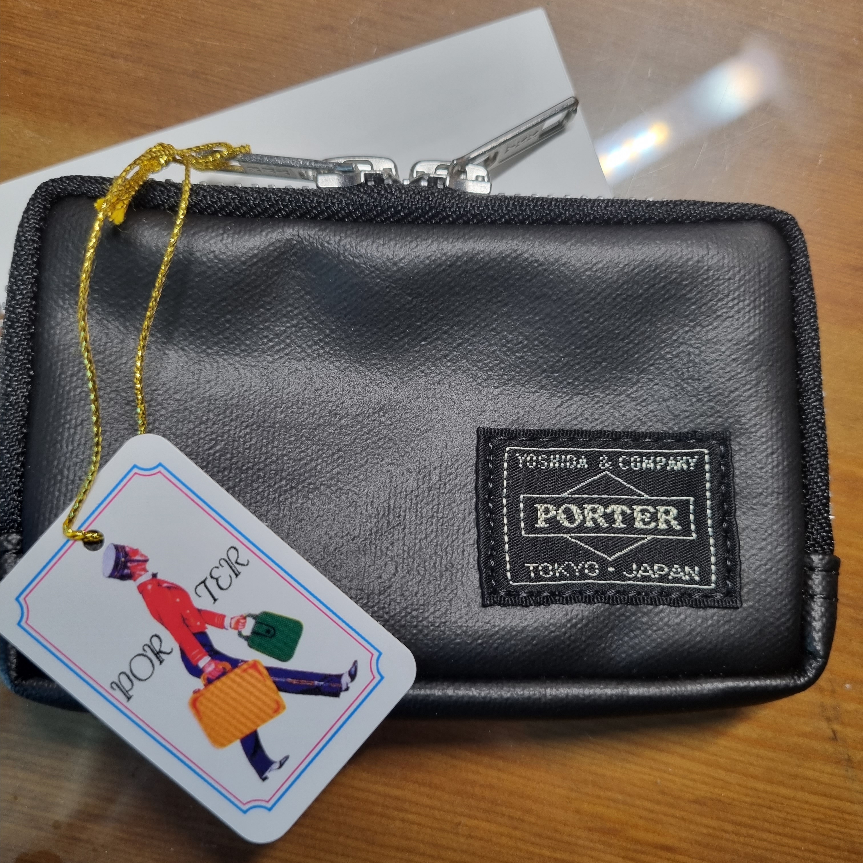 Porter Freestyle Multi Coin Case Black 착용 스타일