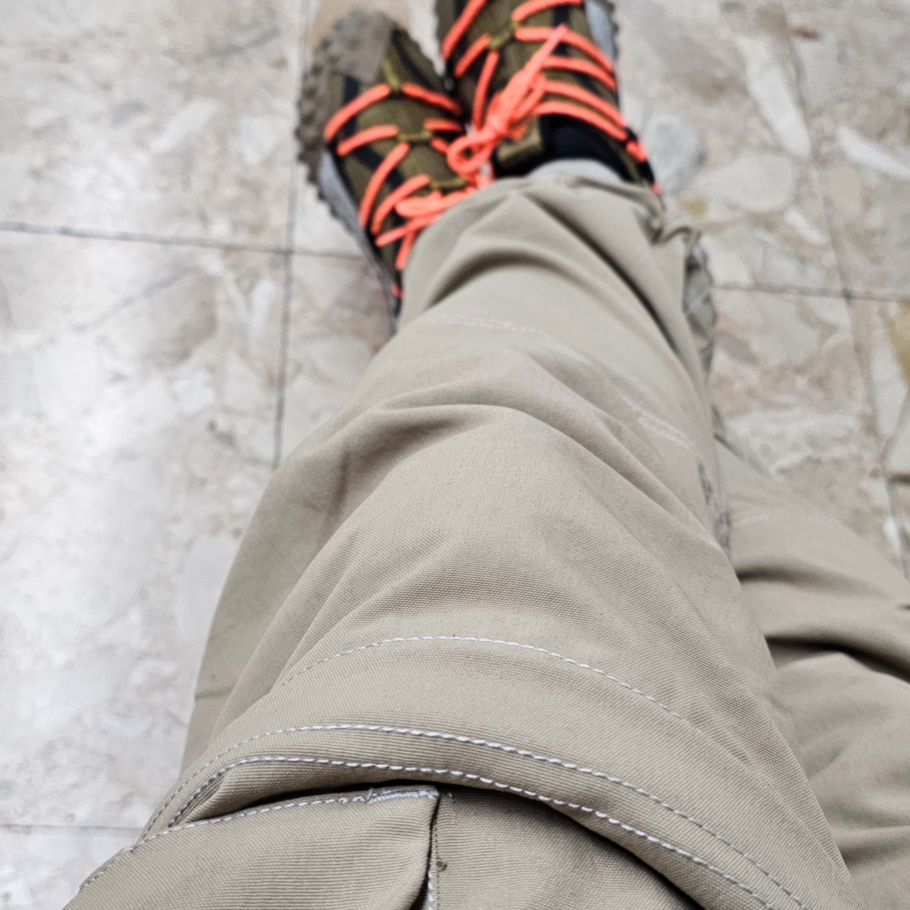Nike ACG Smith Summit Cargo Pants Khaki Iron Ore - Asia, Nike ACG Mountain Fly Low Gore-Tex SE Hazel Rush 착용 스타일 - 6