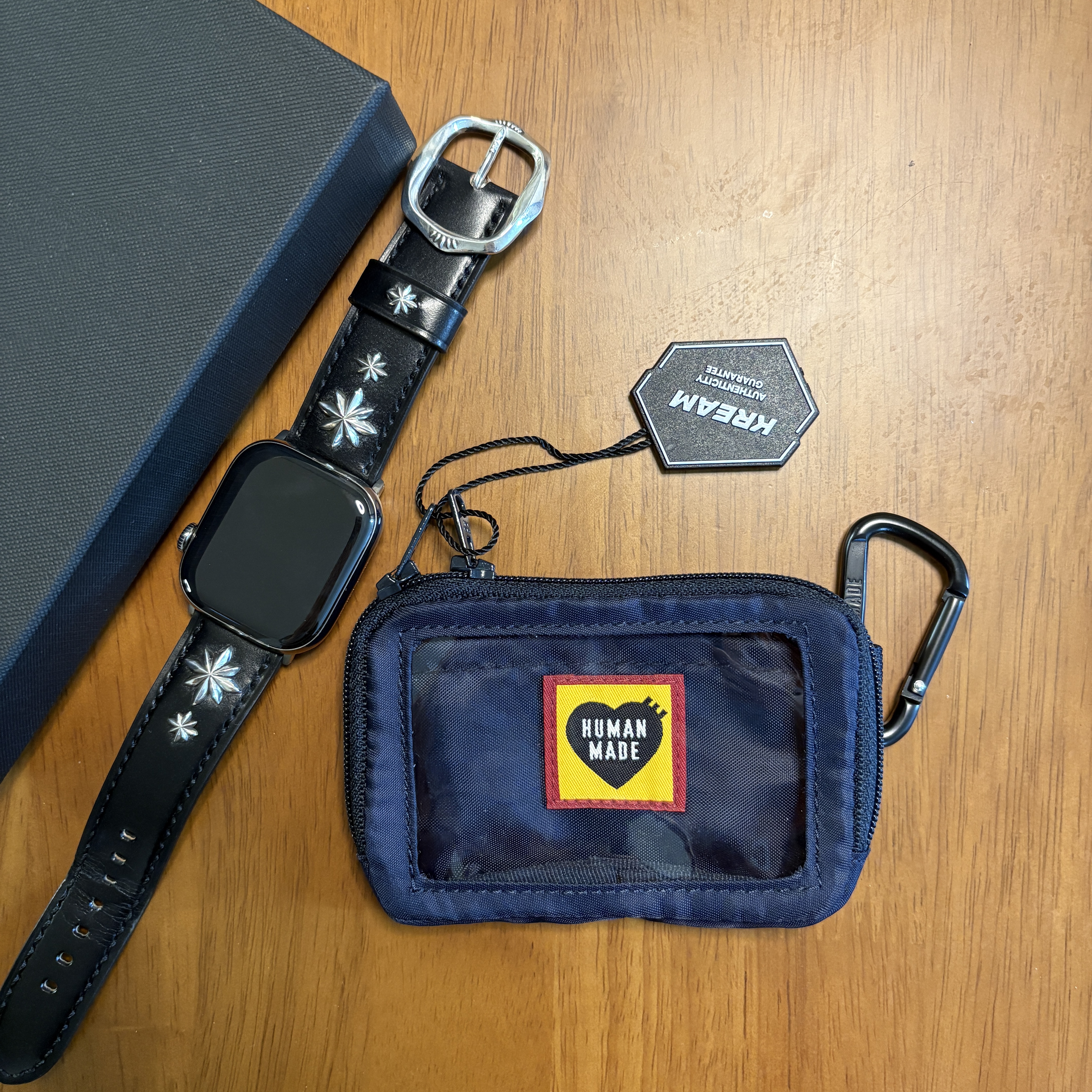 Human Made Military Card Case Navy 착용 스타일