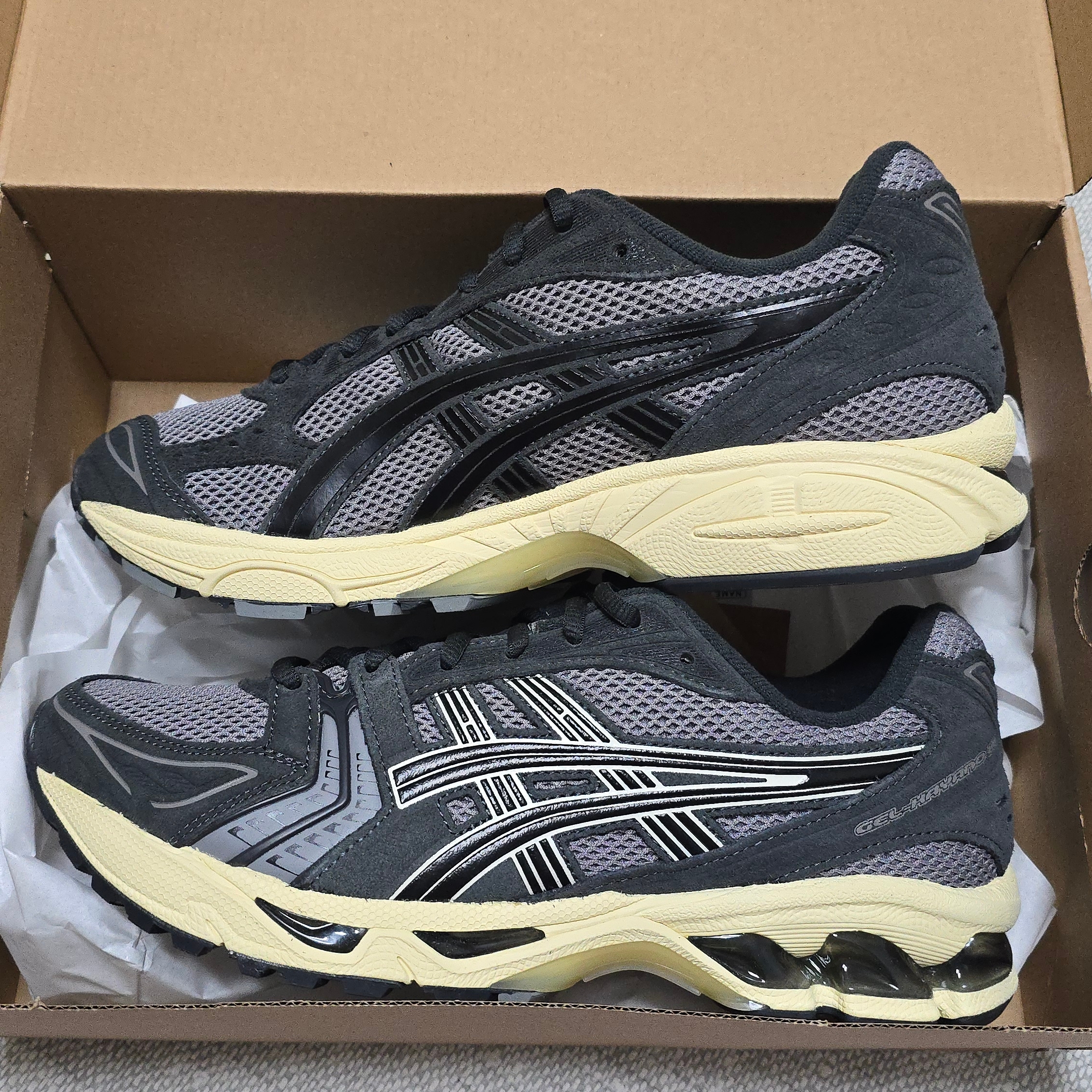 Asics Gel-Kayano 14 Clay Grey Black 착용 스타일 - 2