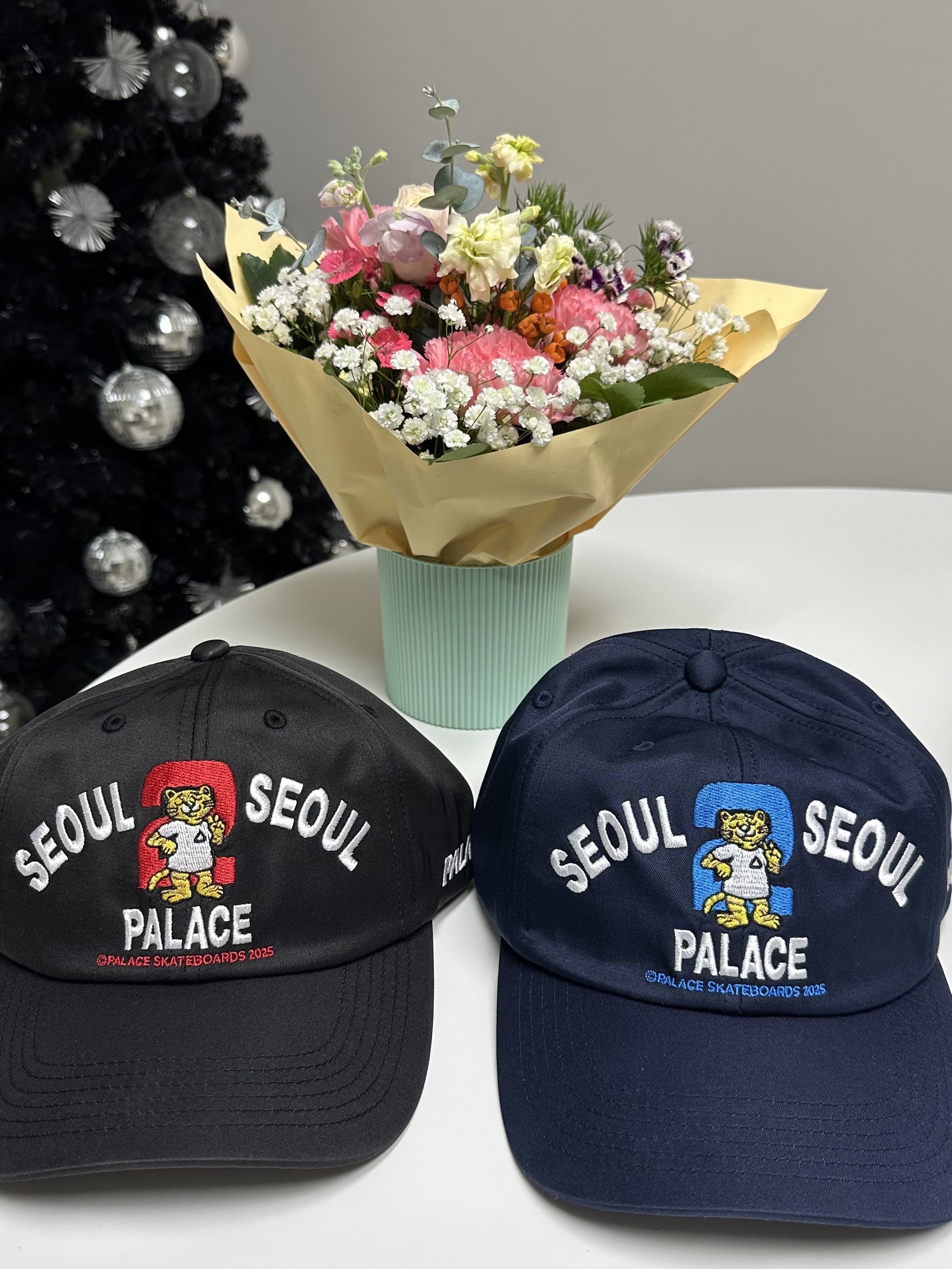 Palace Seoul 2 Seoul 6-Panel Cap Black - 25SS, Palace Seoul 2 Seoul 6-Panel Cap Navy - 25SS 착용 스타일 - 2