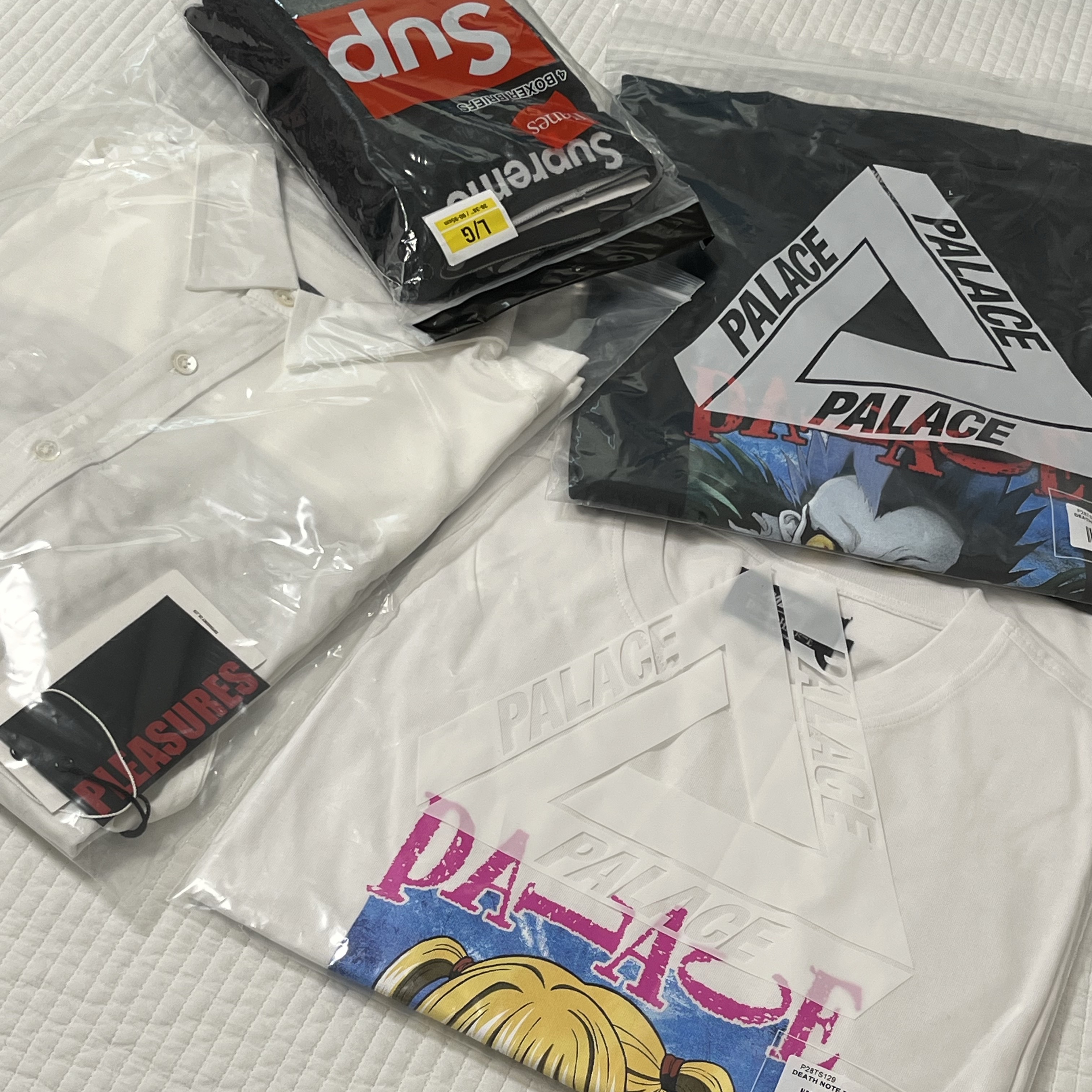 Palace x Death Note T-Shirt Black - 25SS, Palace x Death Note T-Shirt White - 25SS 착용 스타일 - 2