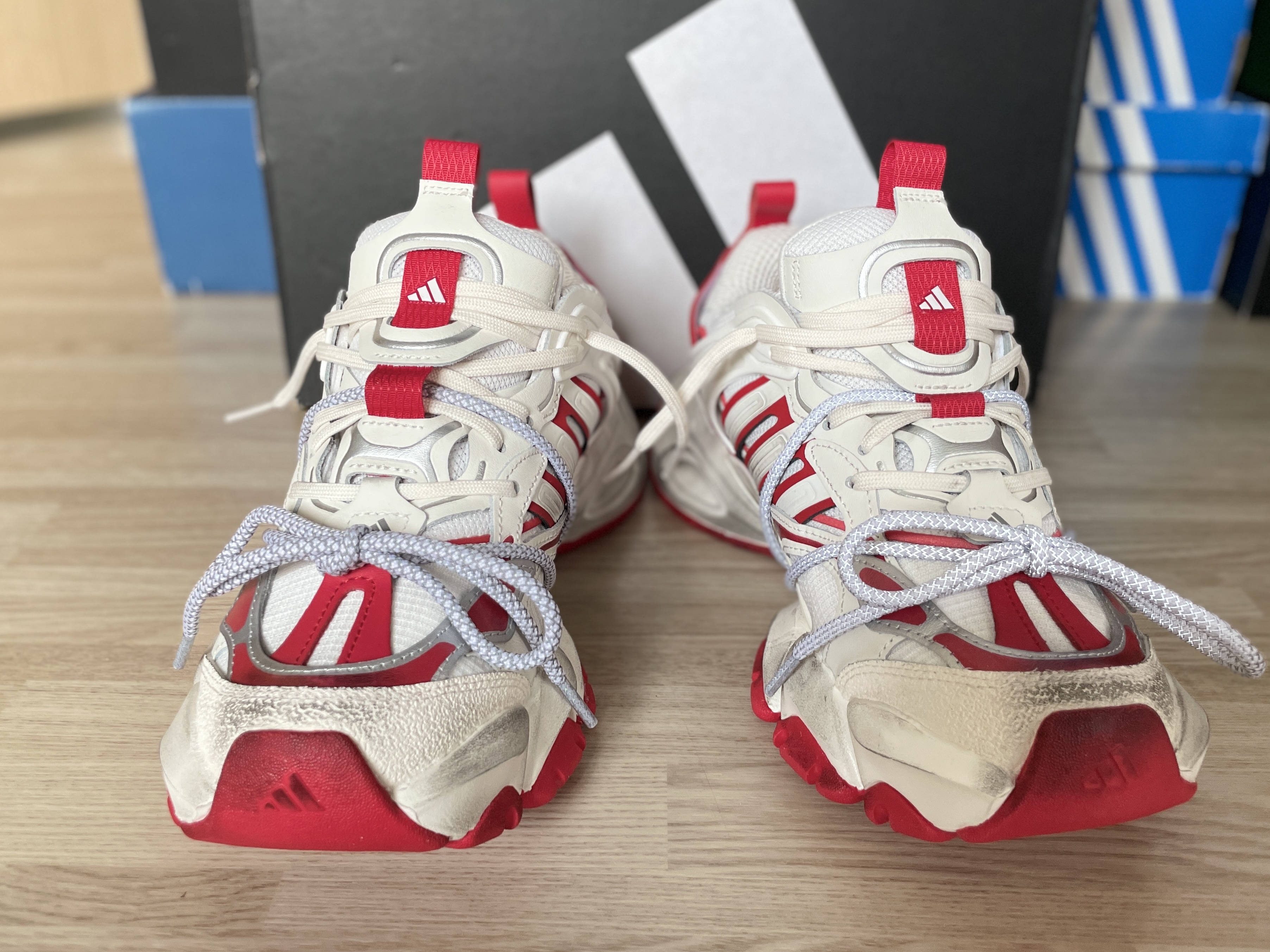 Adidas Vento XLG Deluxe Sneakers White Red 착용 스타일 - 2