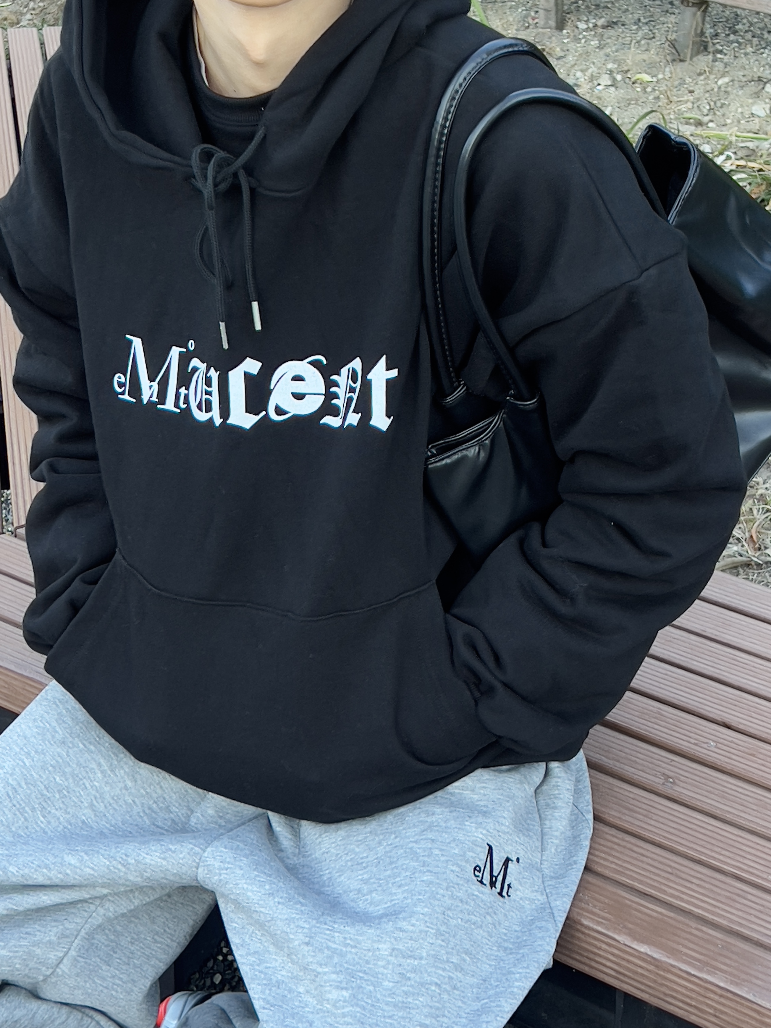 MUCENT Major Hood T Ivory, Nike Shox R4 Metallic Silver Red 착용 스타일 - 2