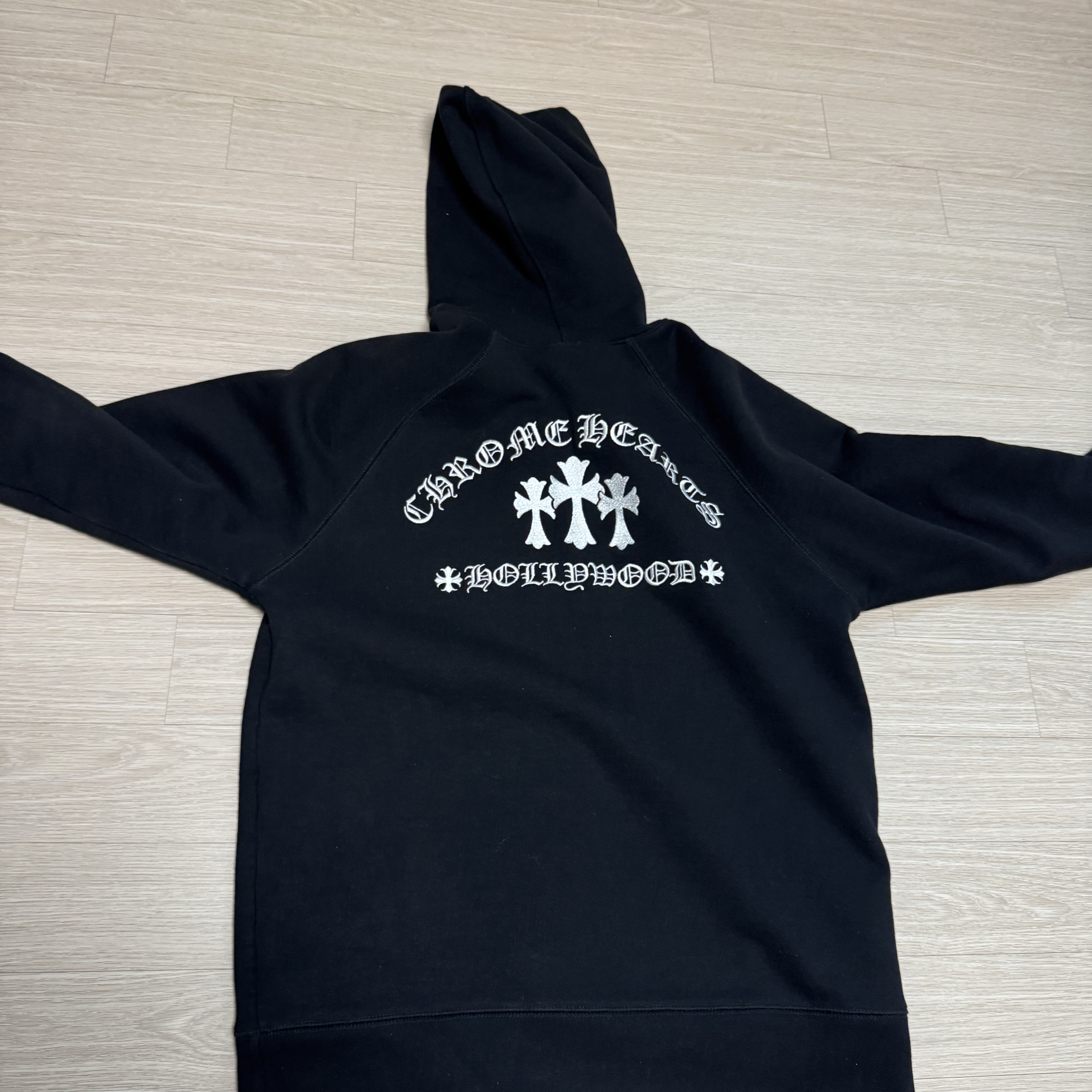 Chrome Hearts Cemetery Hollywood Fleece Zip-Up Hoodie Black, Supreme x Stone Island Painted Camo Crinkle Down Jacket Coral - 20FW 착용 스타일 - 2