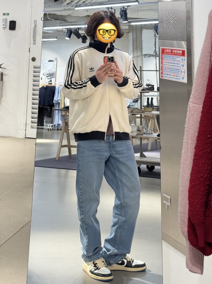 Adidas Waffle Beckenbauer Track Top Wonder White - KR Sizing, Jordan 1 x Travis Scott x Fragment Retro Low OG SP Military Blue 착용 스타일