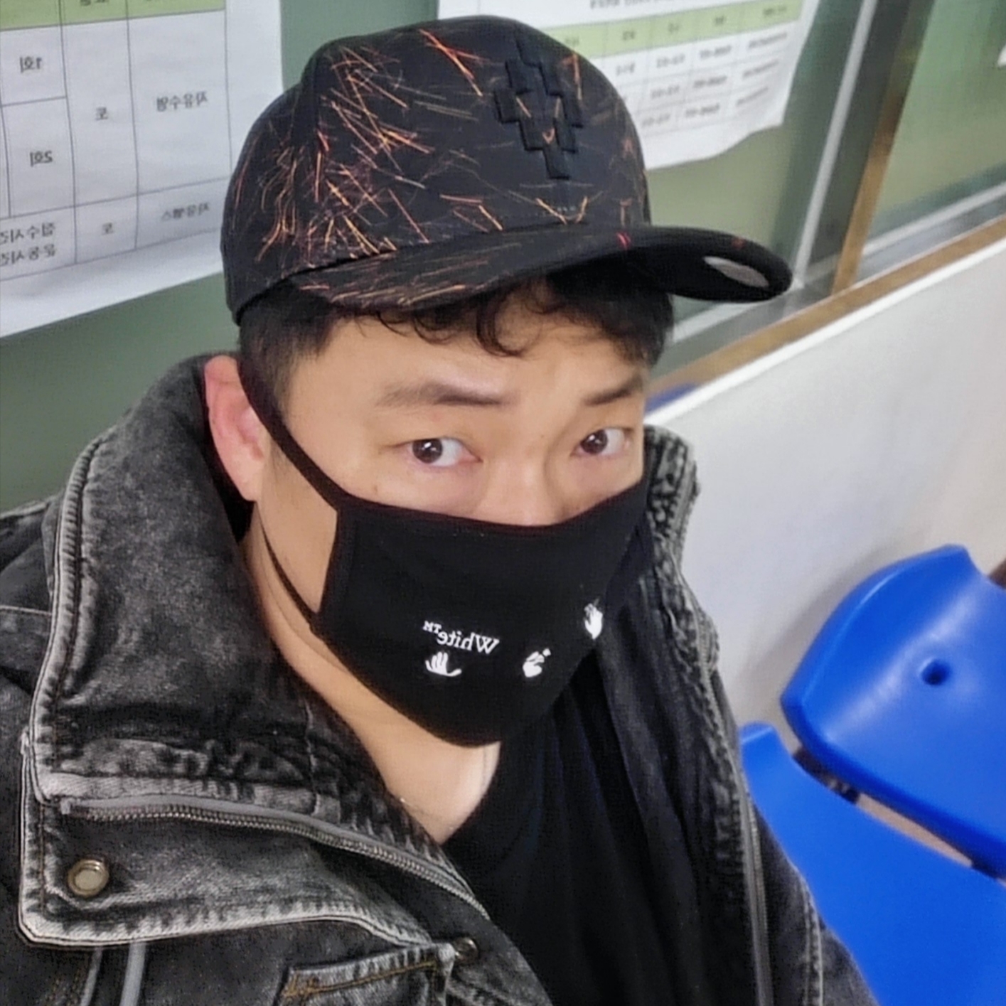 리복 x 베트멍 인스타펌프 퓨리 OG 워시드 블랙 착용 스타일 - 2