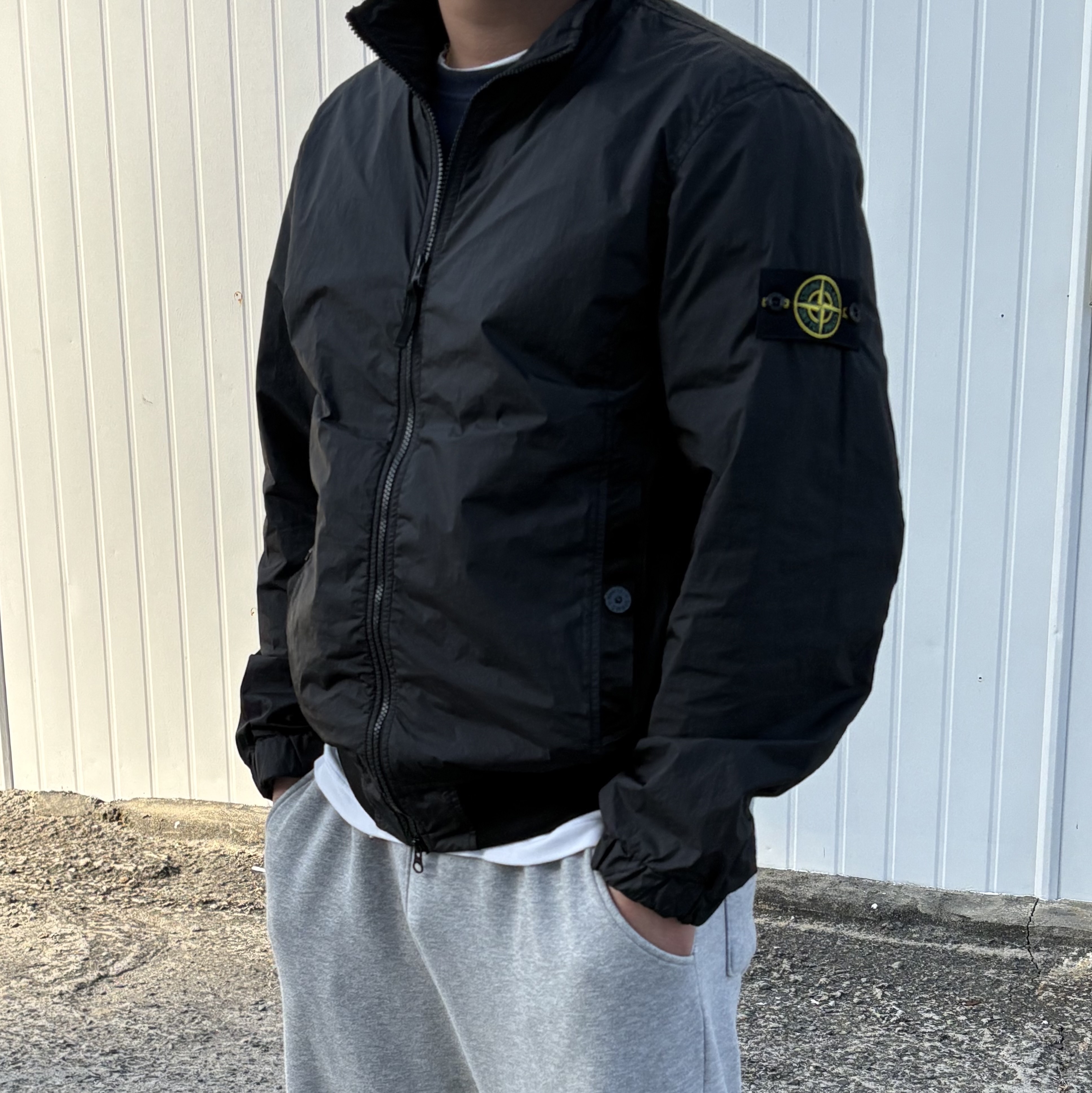Stone Island 4100037 Crinkle Reps R-NY Wind Resistant Jacket Black - 25SS 착용 스타일
