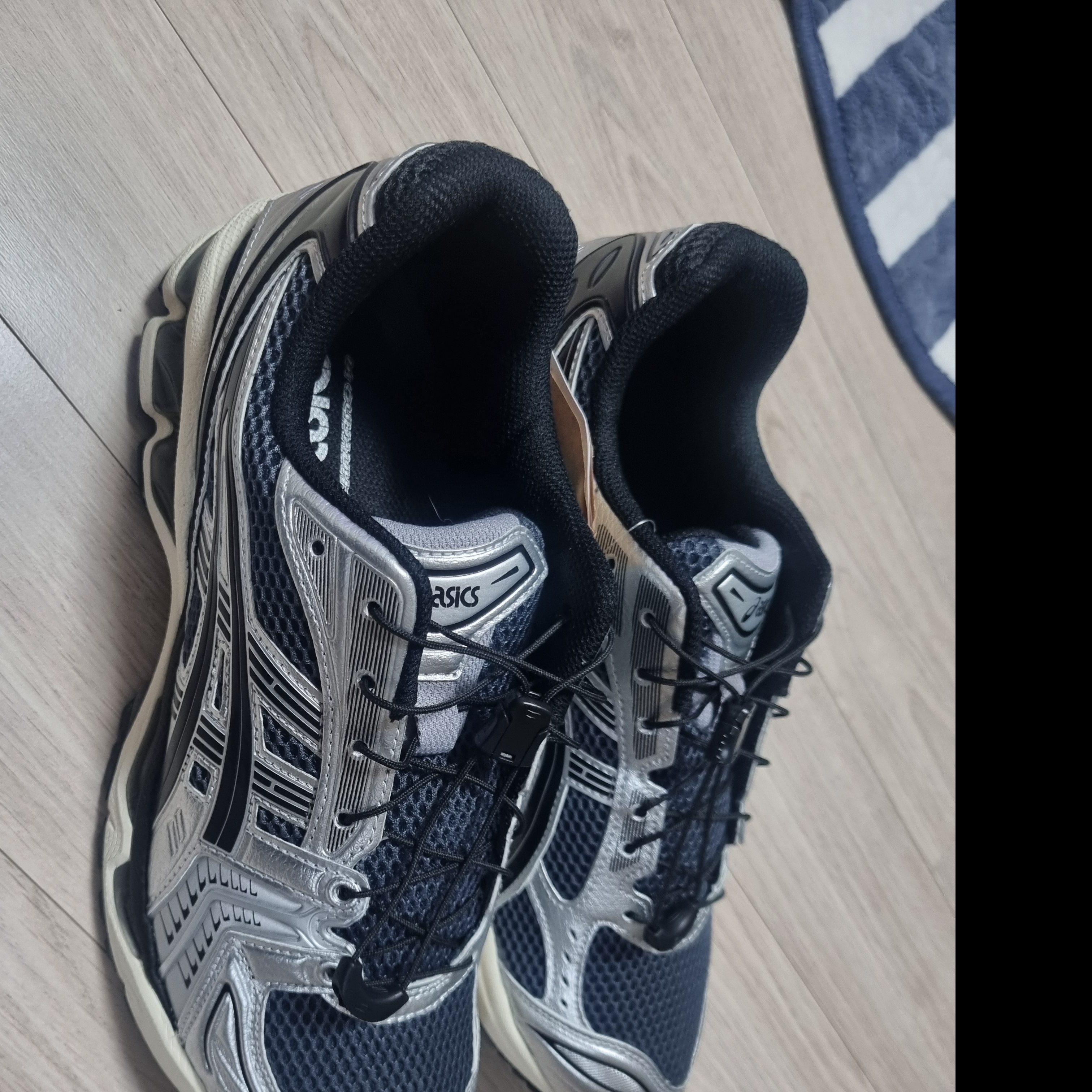 Asics Unlimited Gel-Kayano 14 Carrier Grey Black 착용 스타일 - 3