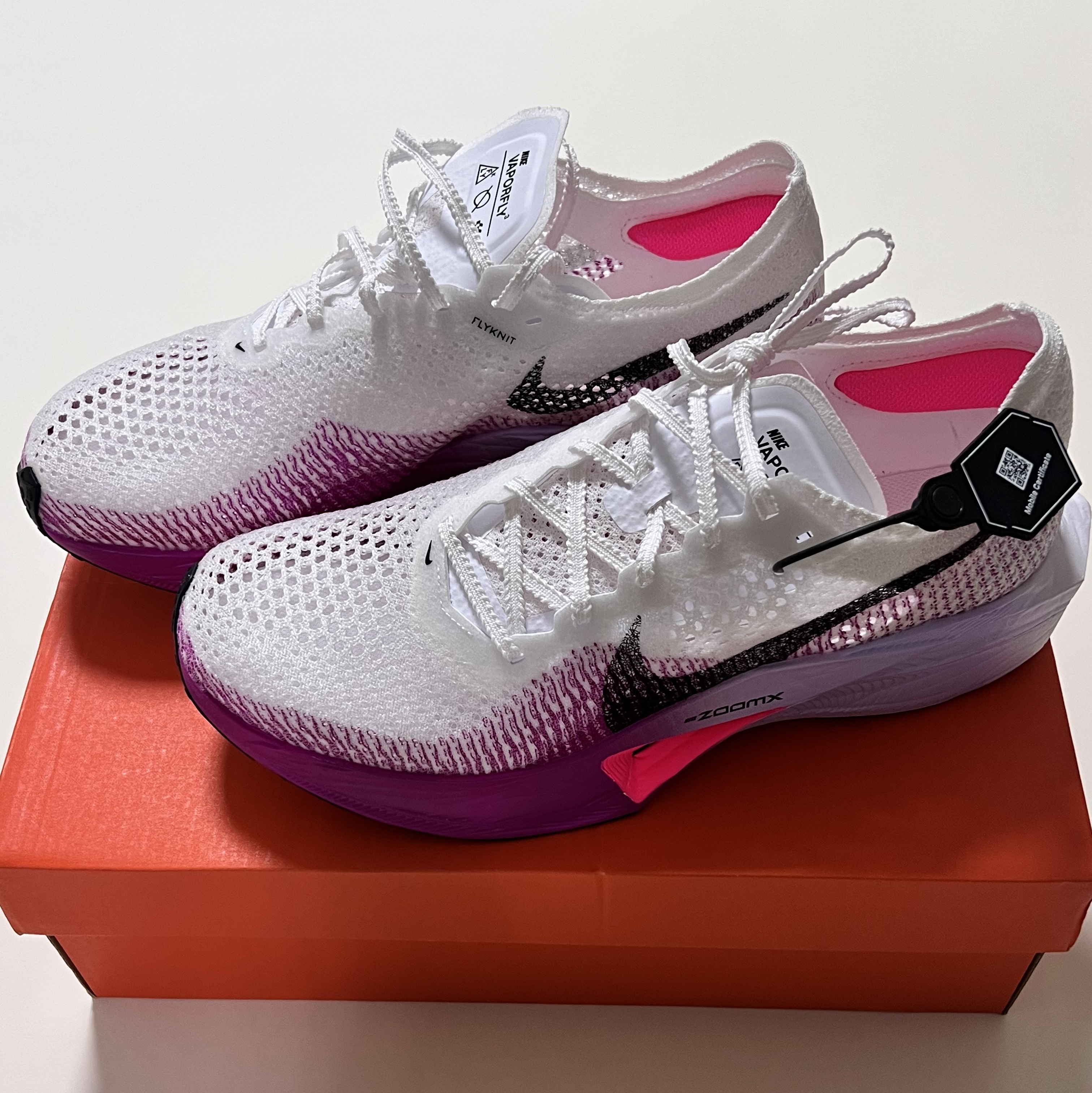 Nike ZoomX Vaporfly Next% 3 White Vivid Purple 착용 스타일