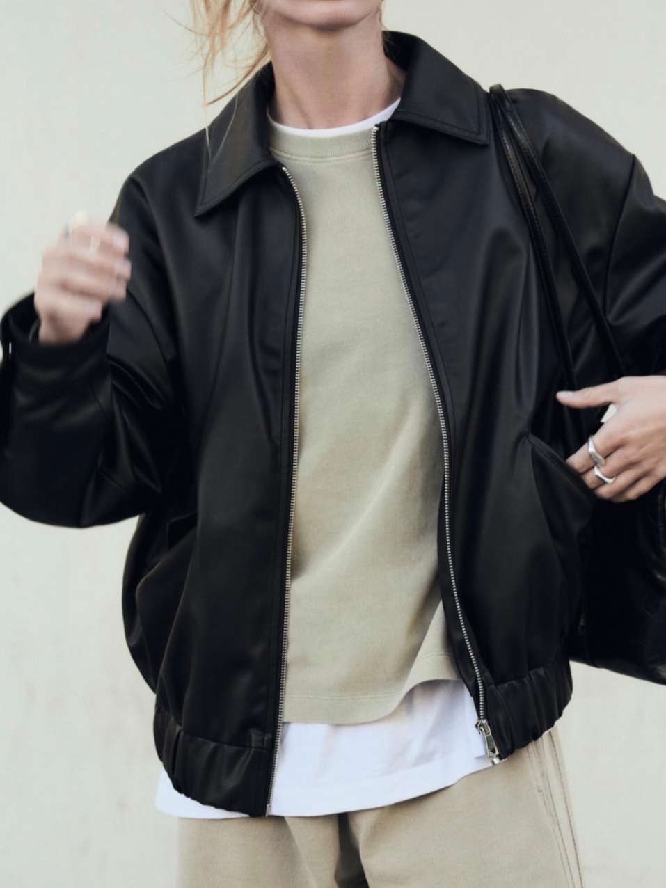 (W) Zara Faux Leather Oversized Jacket Black 착용 스타일