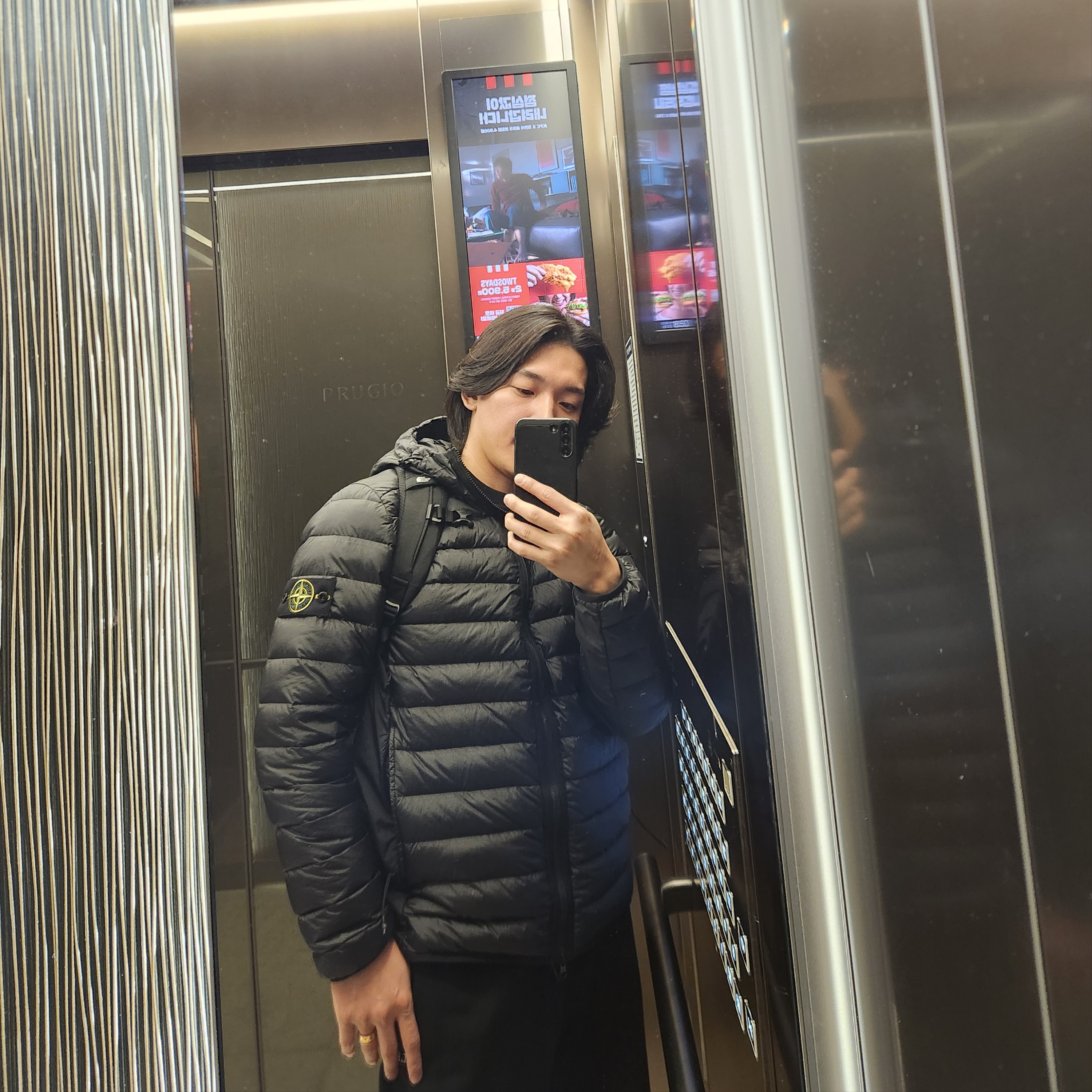 Stone Island 4100403 Loom Woven Chambers Nylon Down-TC Jacket Black - 25SS 착용 스타일