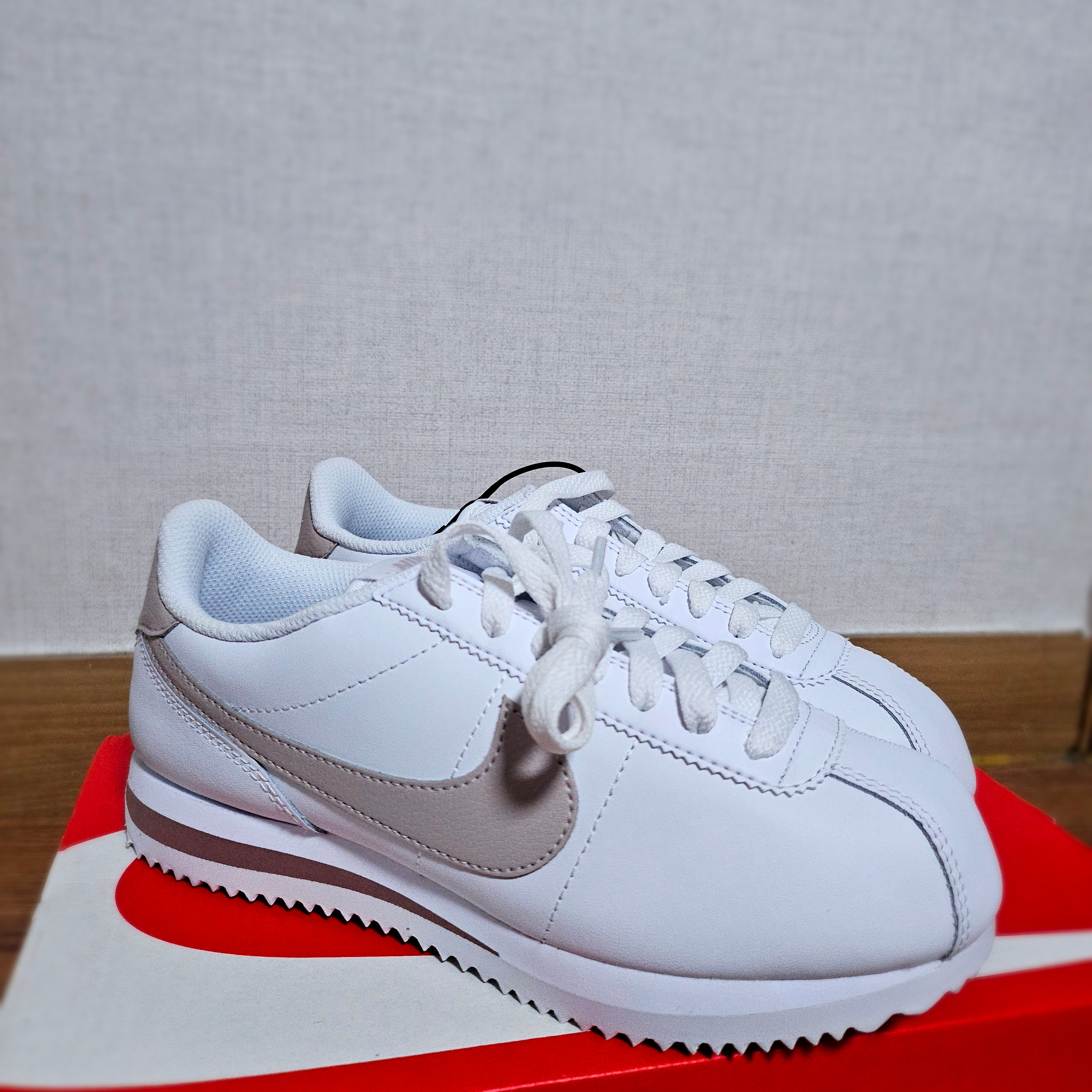 (W) Nike Cortez White Platinum Violet 착용 스타일 - 2
