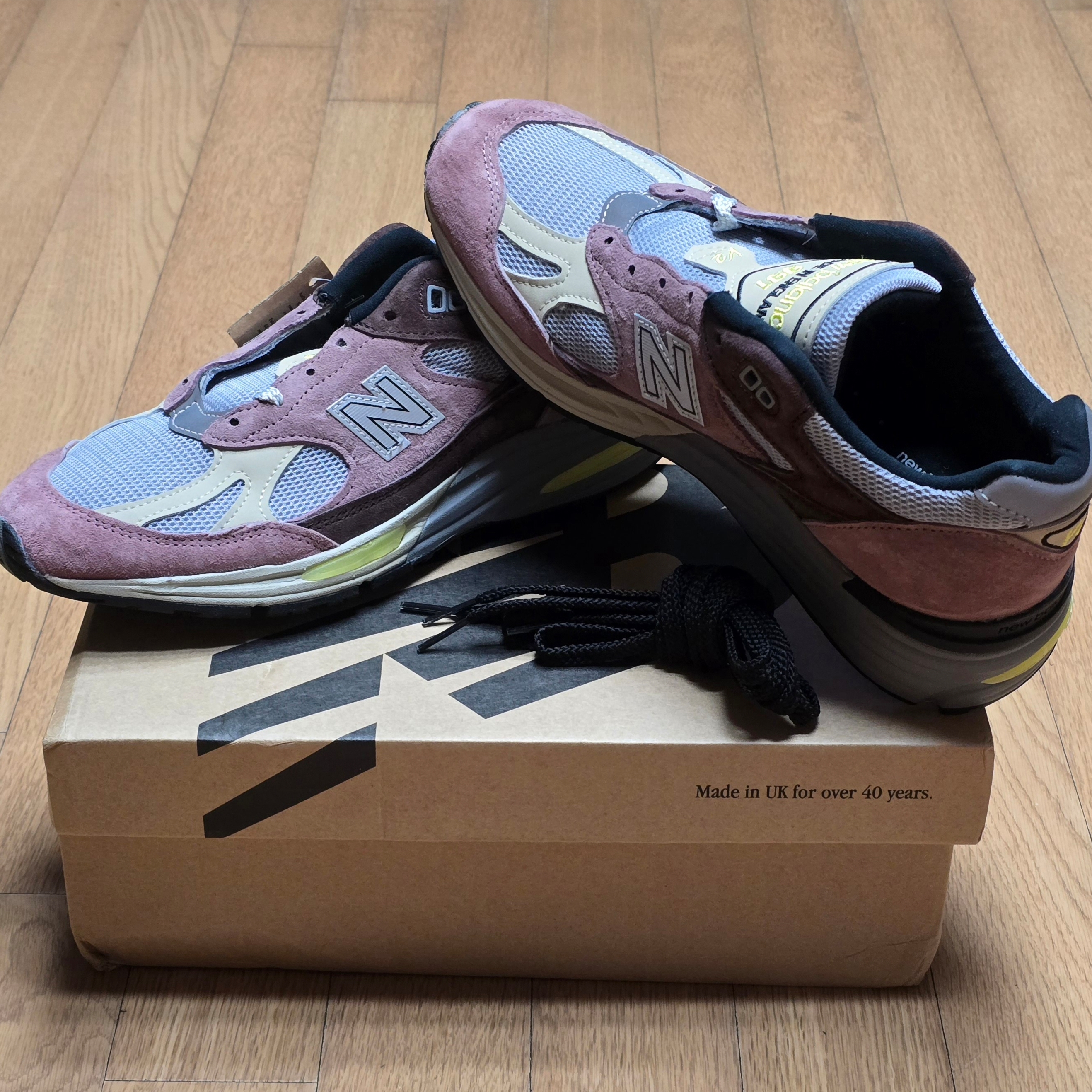 New Balance 991v2 Made in UK Rosewood 착용 스타일