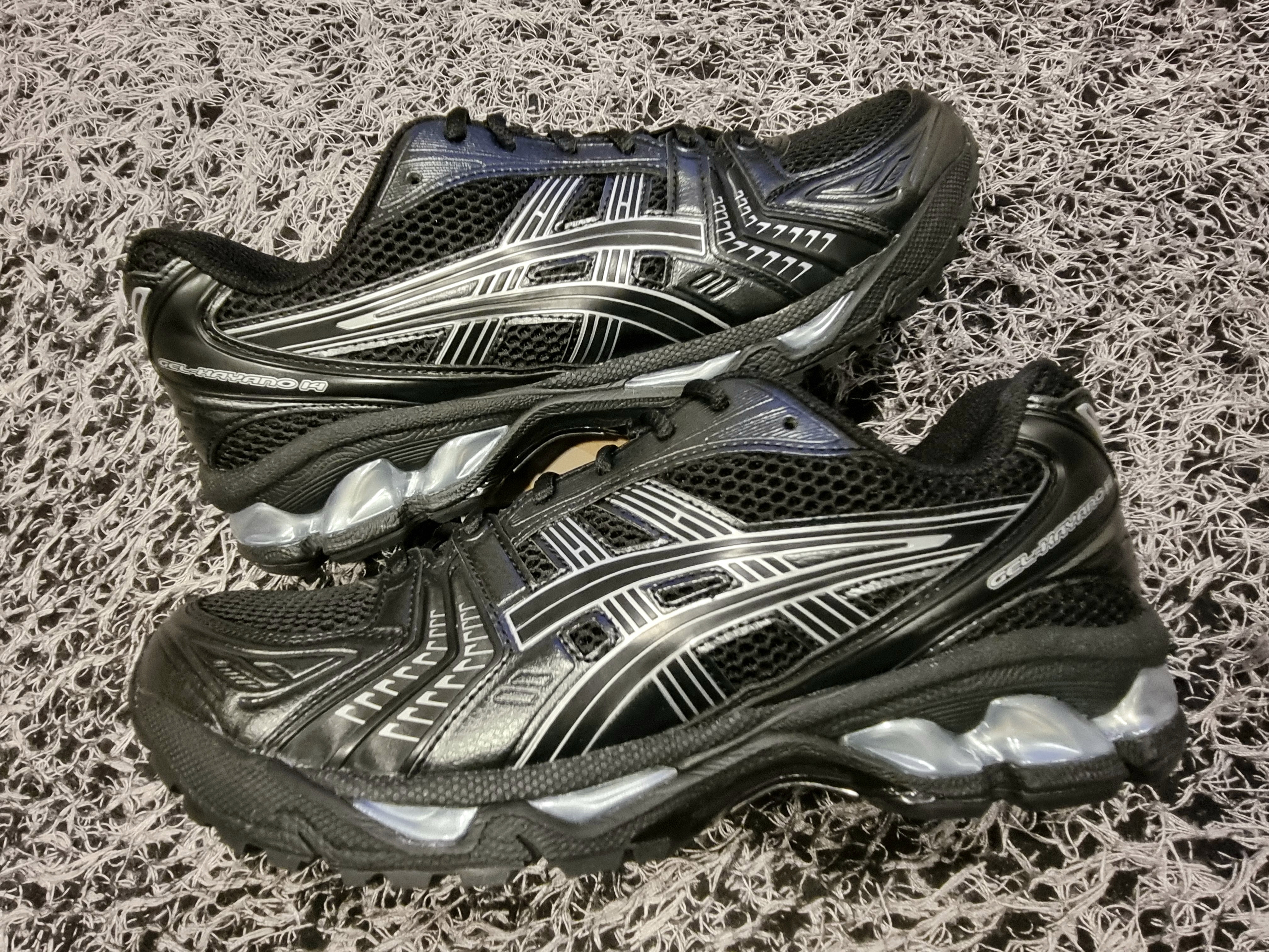 Asics Gel-Kayano 14 Black Pure Silver 착용 스타일 - 2