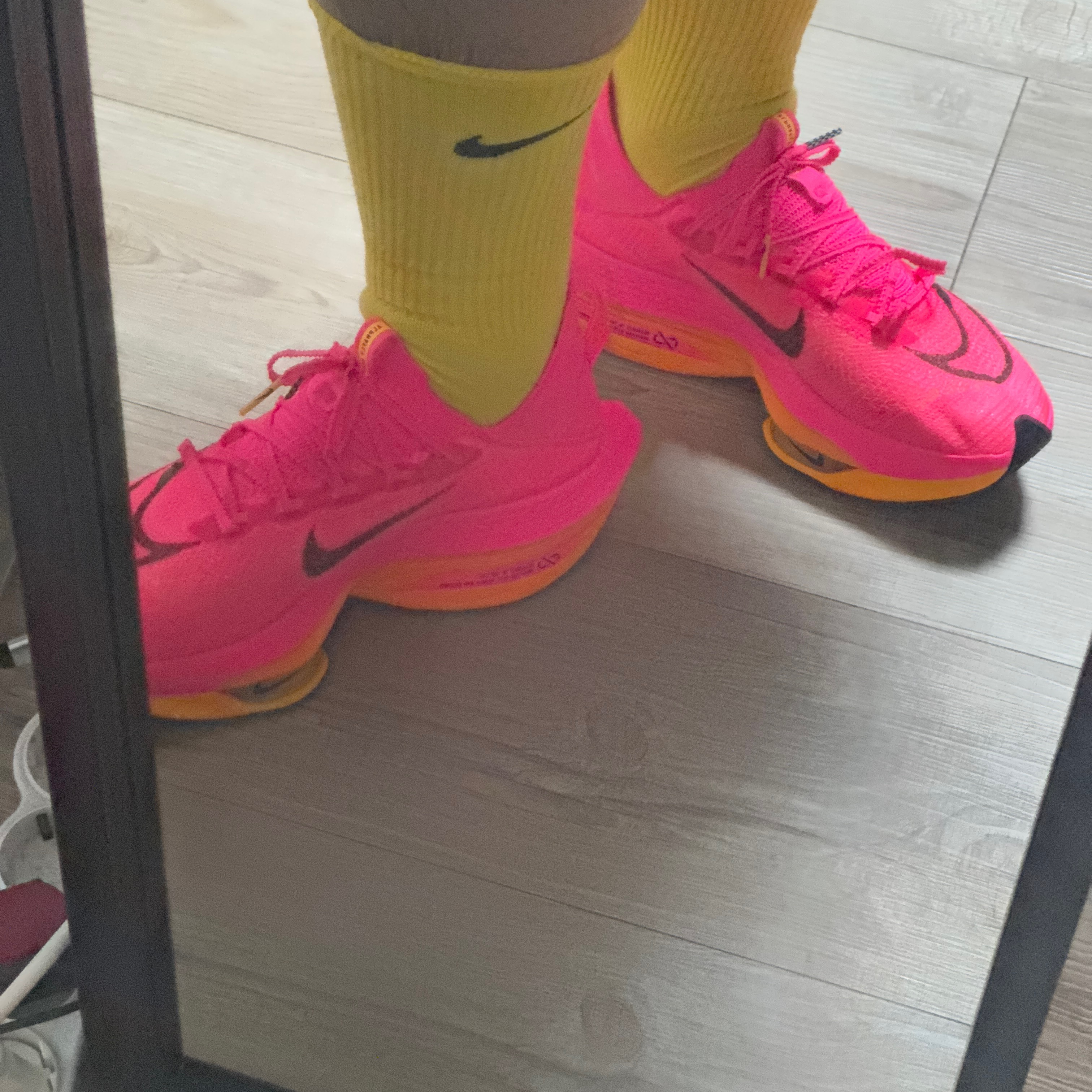 Nike Air Zoom Alphafly Next% 2 Hyper Pink 착용 스타일 - 1