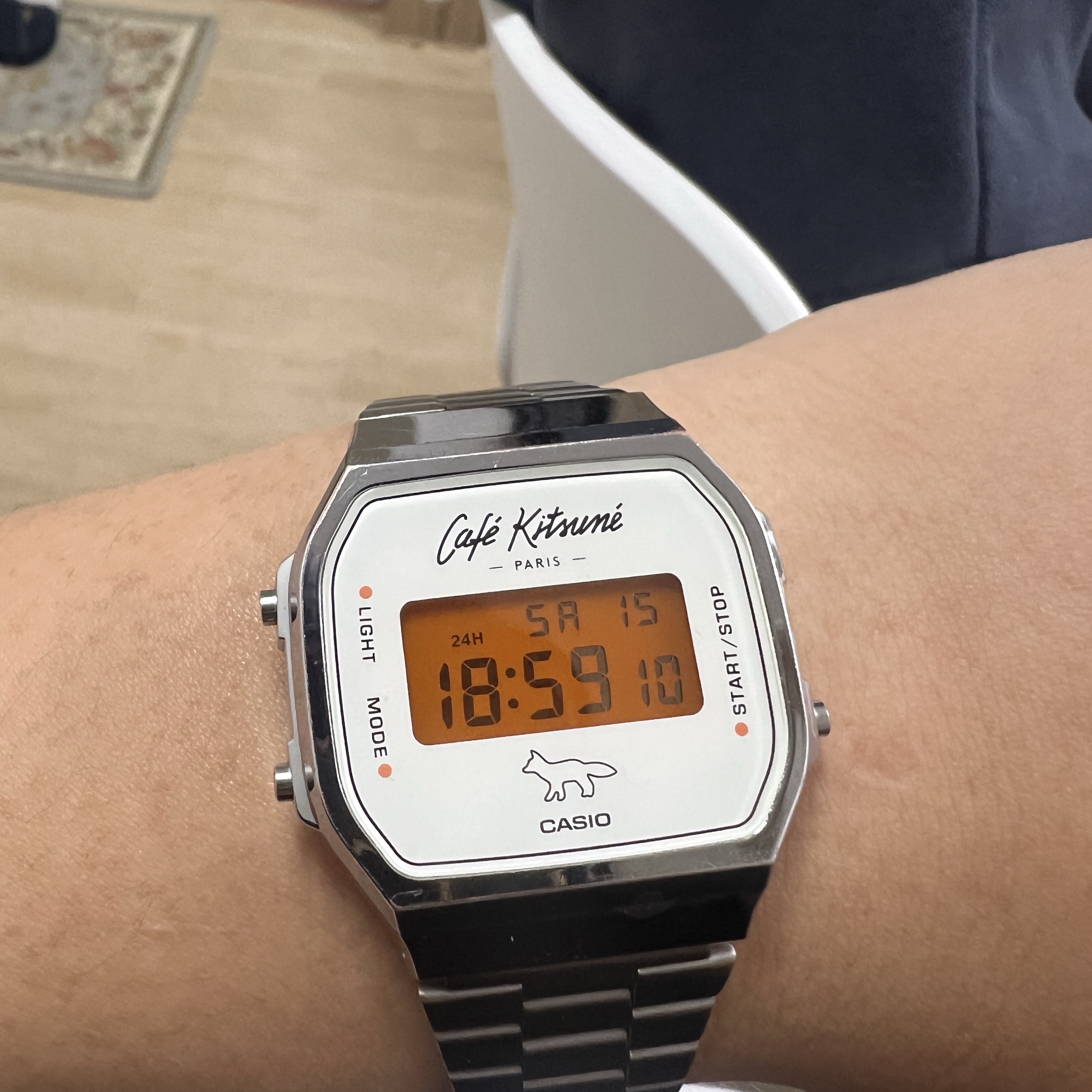 Casio x Maison Kitsune Cafe A168WECK-7A 착용 스타일 - 3