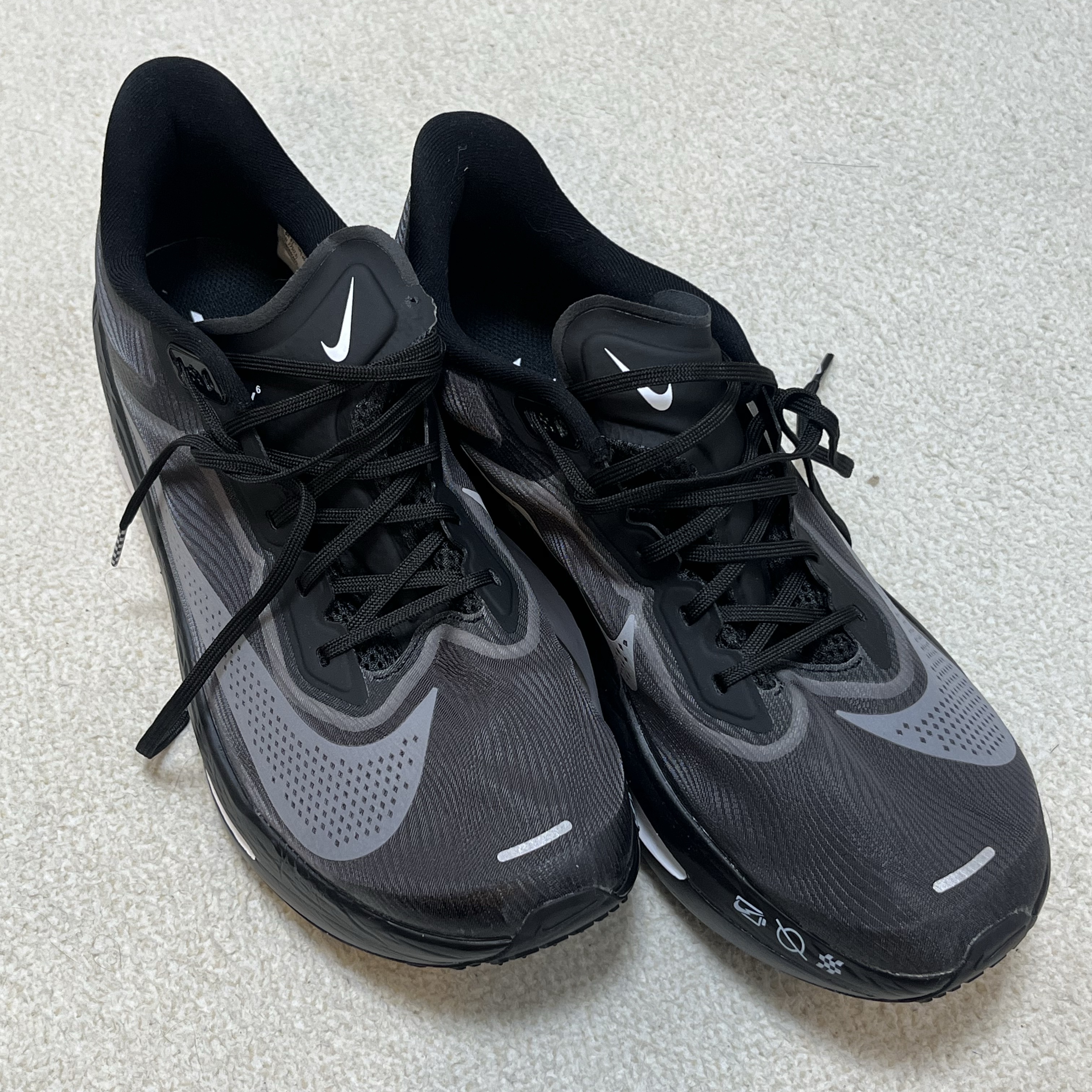 Nike Zoom Fly 6 Black Light Smoke Grey 착용 스타일 - 2