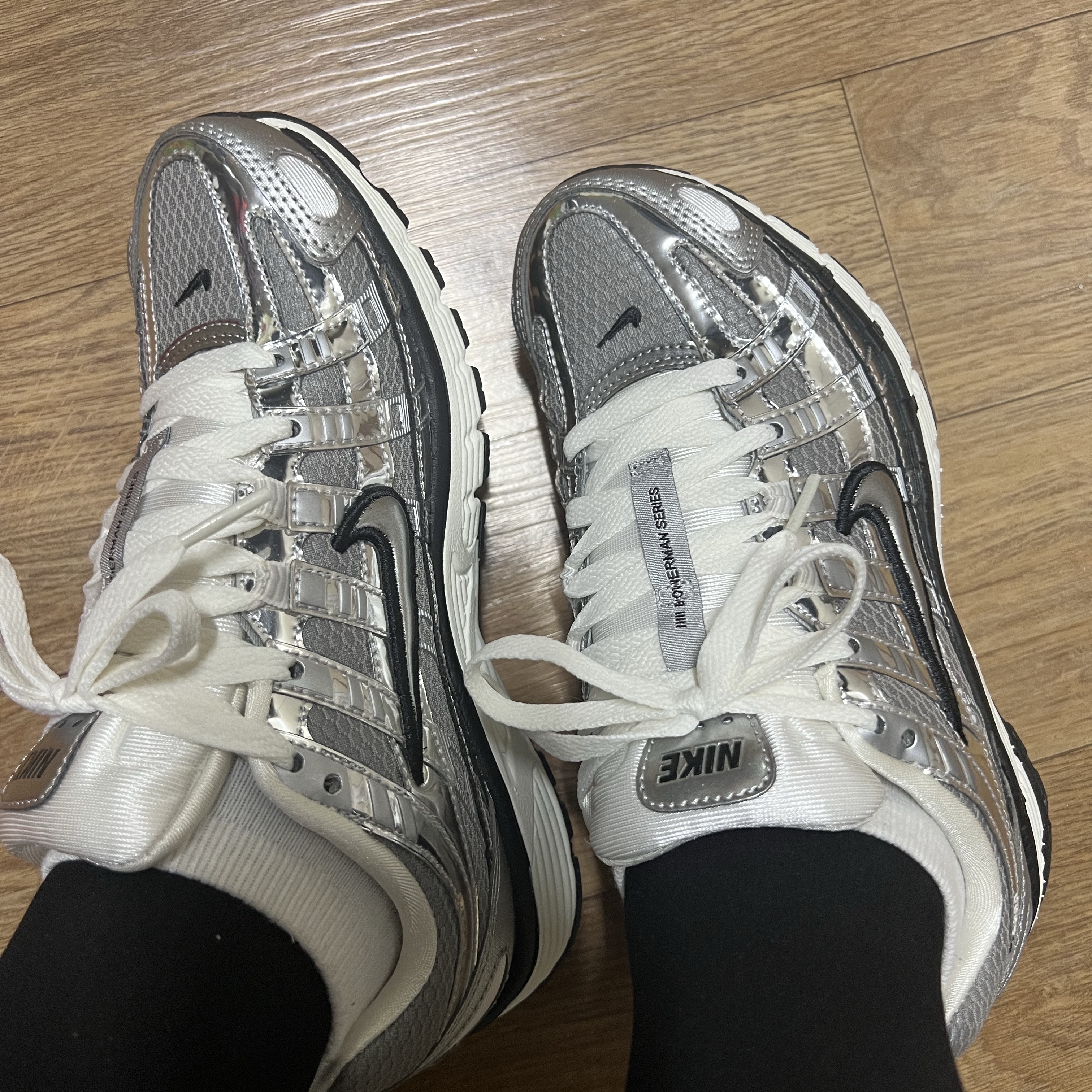 Nike P-6000 Metallic Silver 착용 스타일 - 3