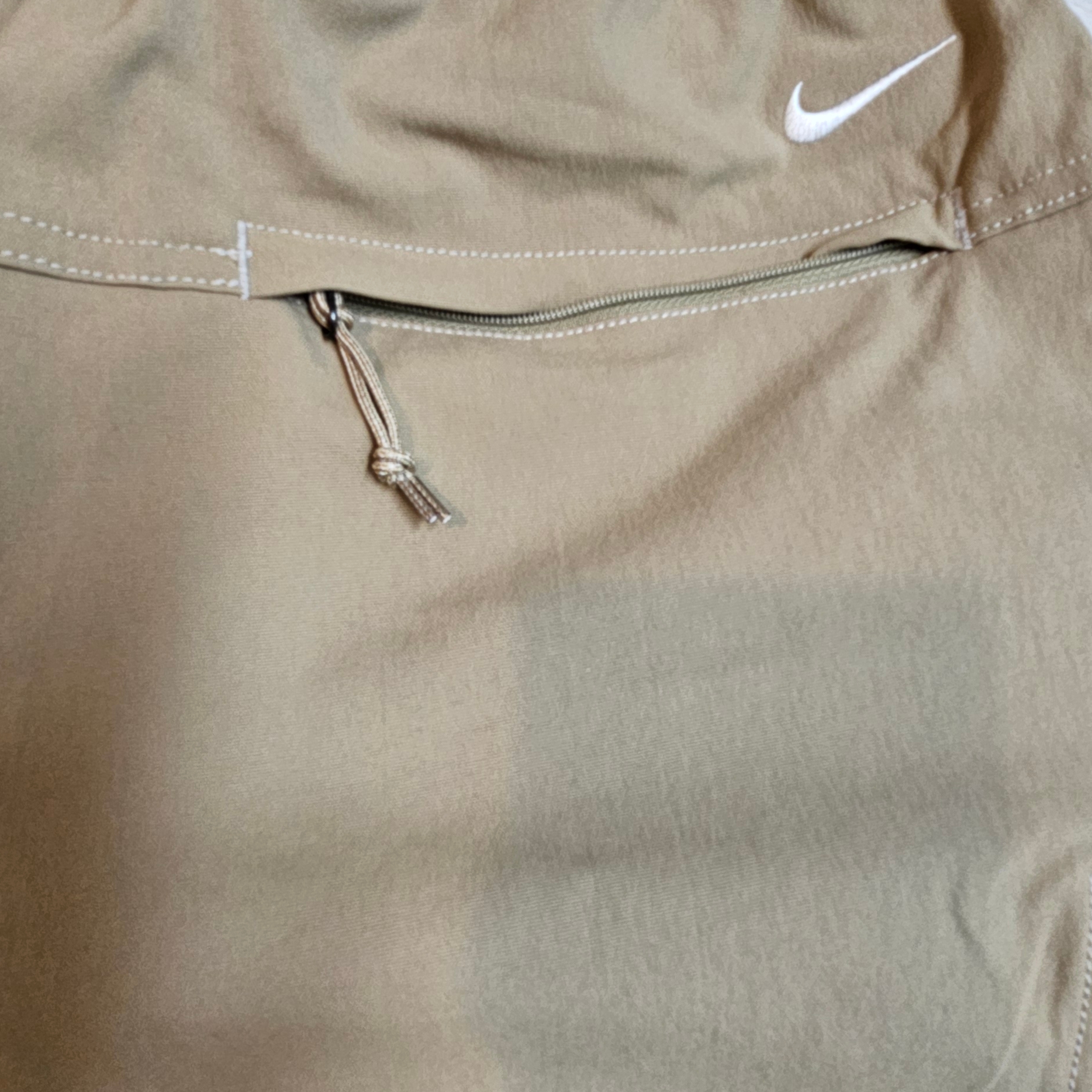 Nike ACG Smith Summit Cargo Pants Khaki Iron Ore - Asia, Nike ACG Mountain Fly Low Gore-Tex SE Hazel Rush 착용 스타일 - 5